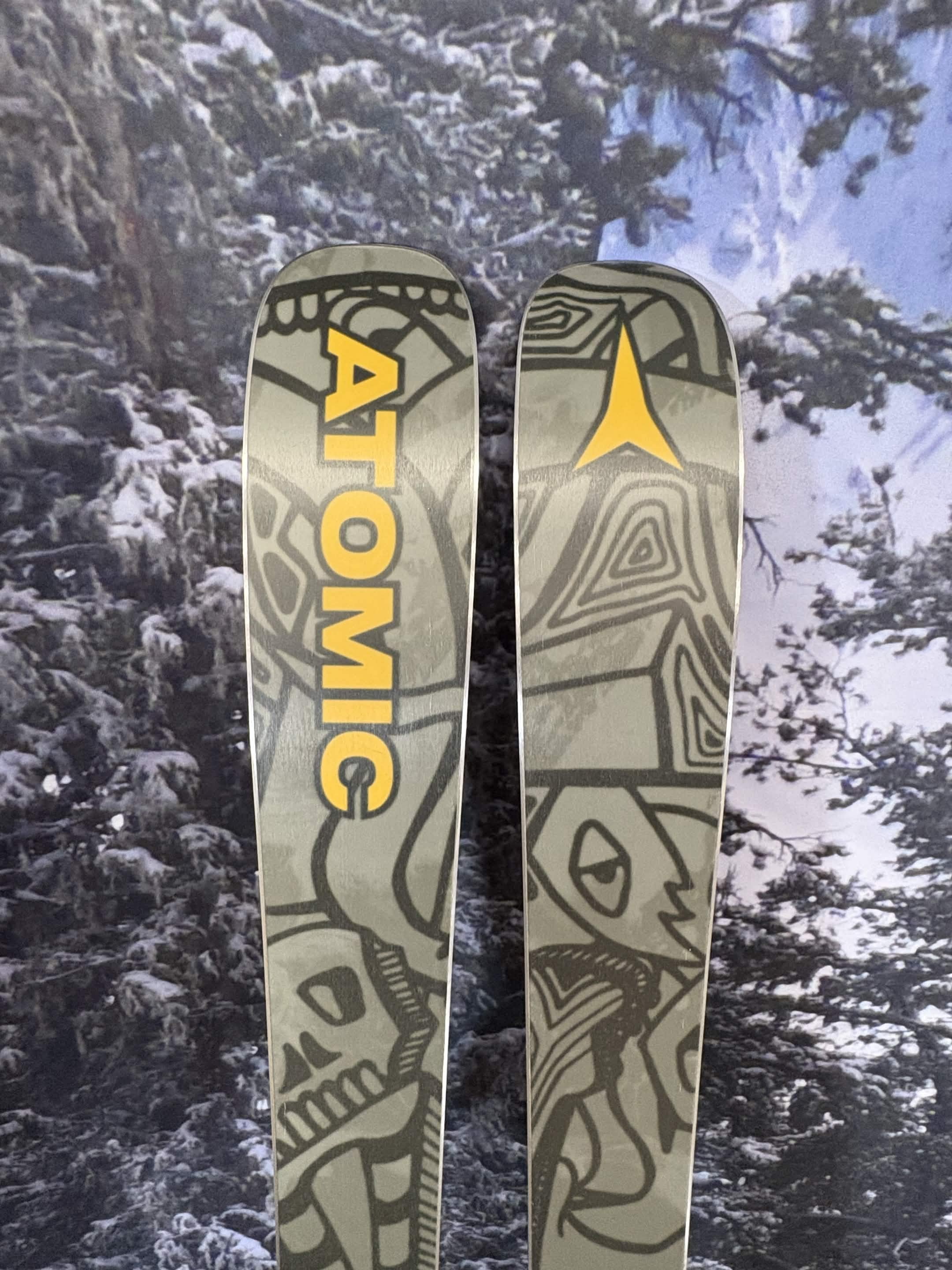 Atomic Bent Mini 143cm Skis w/ ATOMIC L6 GW SYS ATO Demo Binding - New 2027