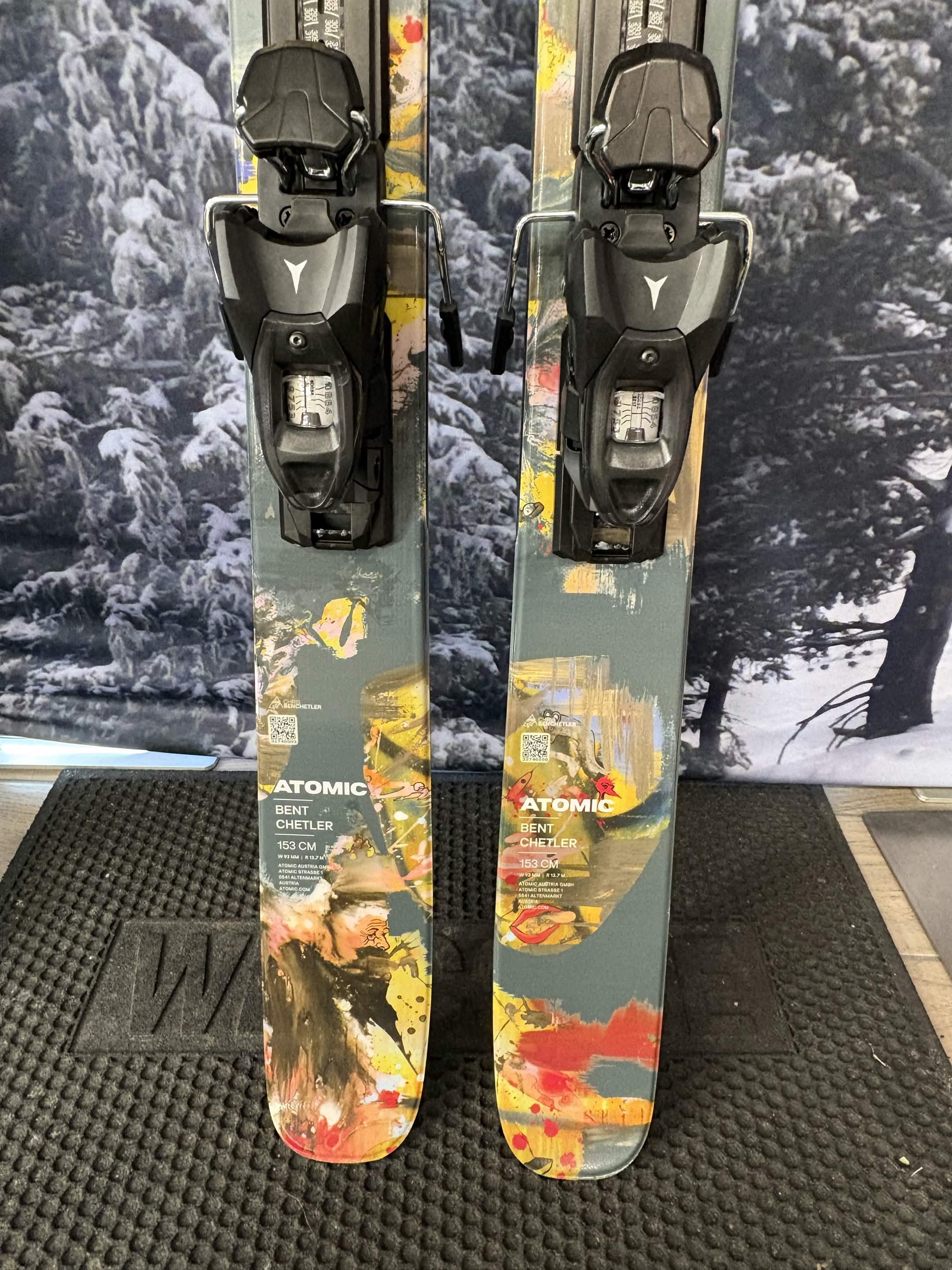 Atomic Bent Mini 153cm Skis w/ ATOMIC M10 GW SYS ATO Demo Binding - New 2027