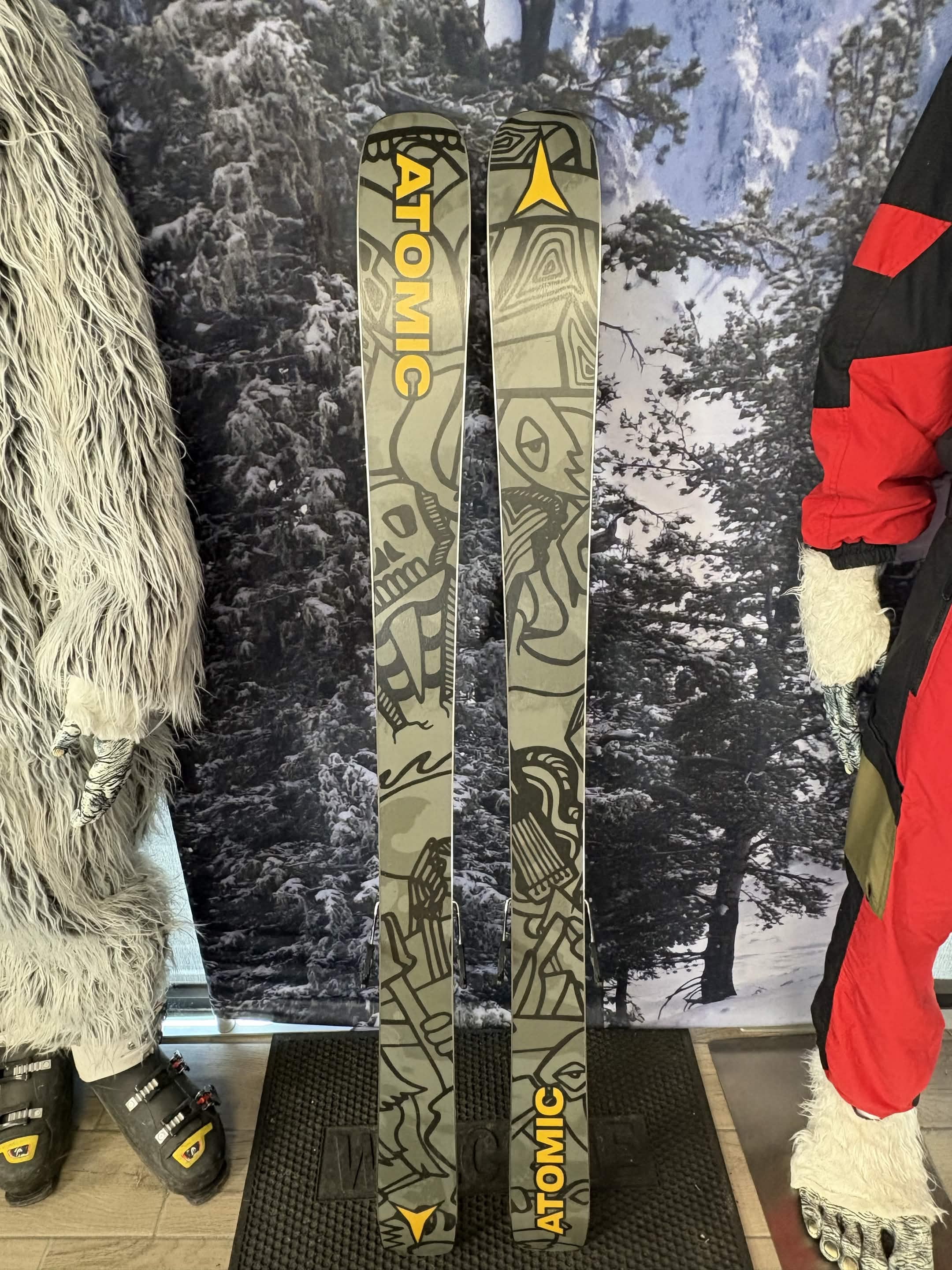 Atomic Bent Mini 153cm Skis w/ ATOMIC M10 GW SYS ATO Demo Binding - New 2027