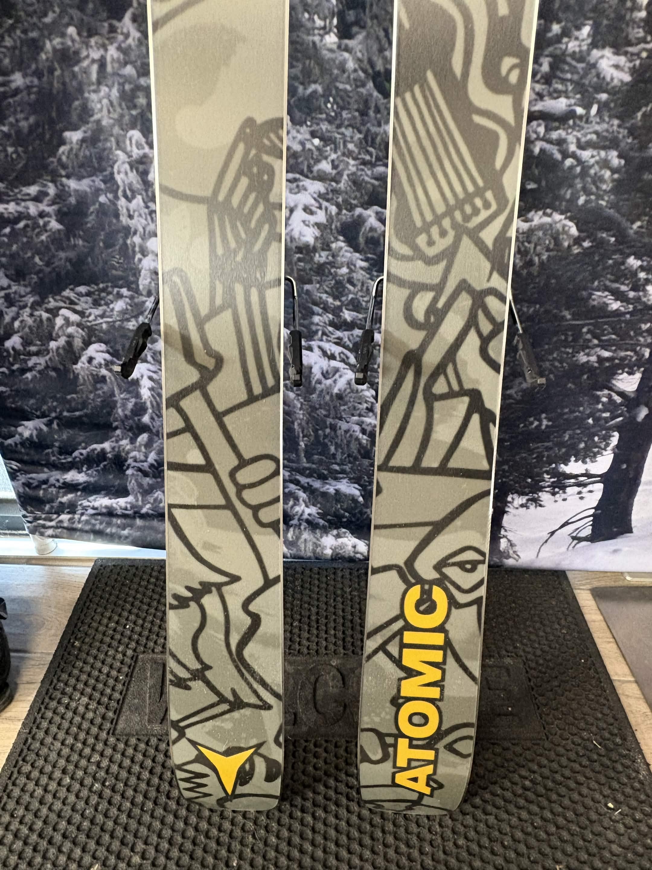 Atomic Bent Mini 153cm Skis w/ ATOMIC M10 GW SYS ATO Demo Binding - New 2027