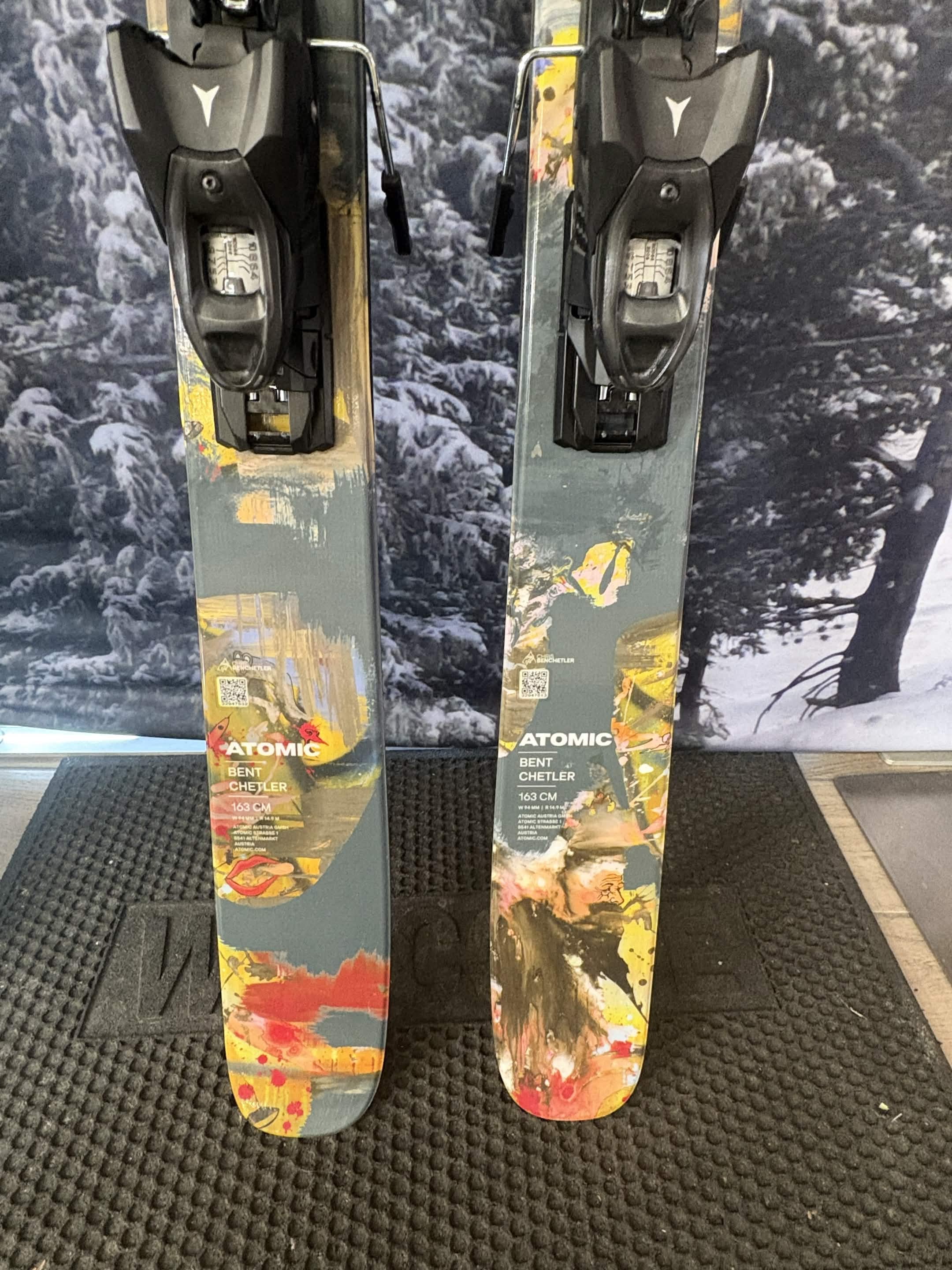 Atomic Bent Mini 163cm Skis w/ ATOMIC M10 GW SYS ATO Demo Binding -New 2027