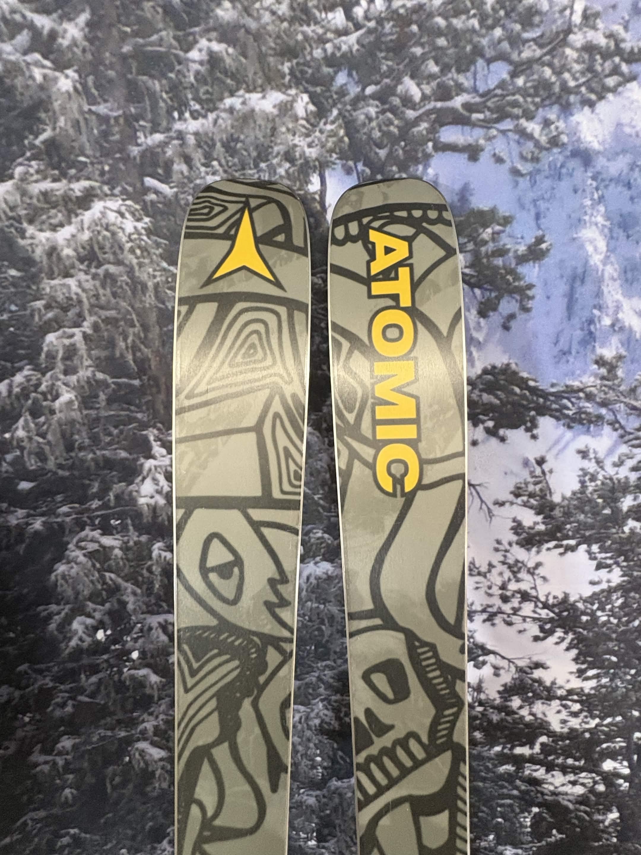 Atomic Bent Mini 163cm Skis w/ ATOMIC M10 GW SYS ATO Demo Binding -New 2027