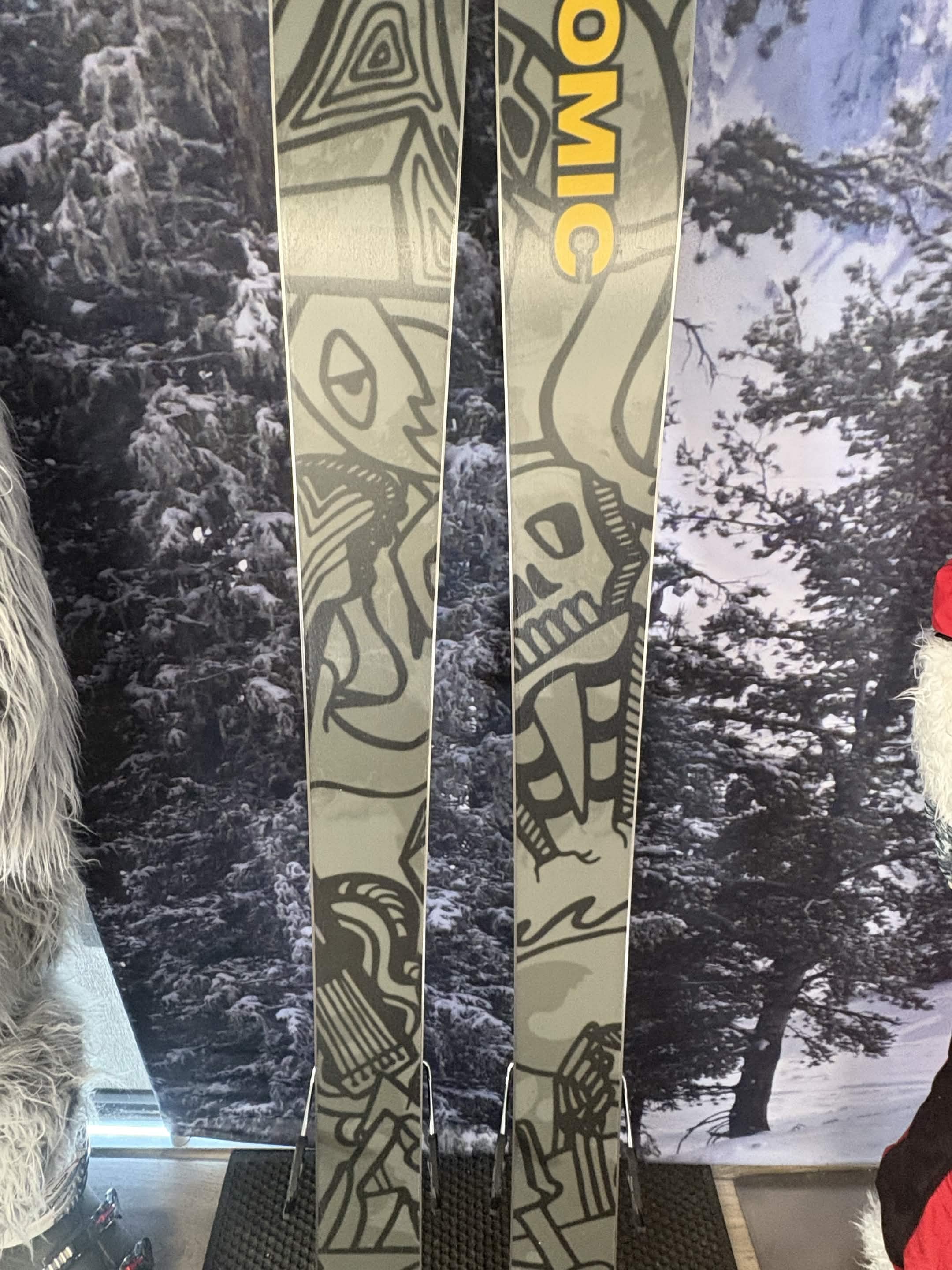 Atomic Bent Mini 163cm Skis w/ ATOMIC M10 GW SYS ATO Demo Binding -New 2027
