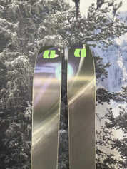 Armada ARV 100 Madsteez 165cm Skis w/ ATOMIC NR Strive 11 GW ATO Demo Binding - New 2027