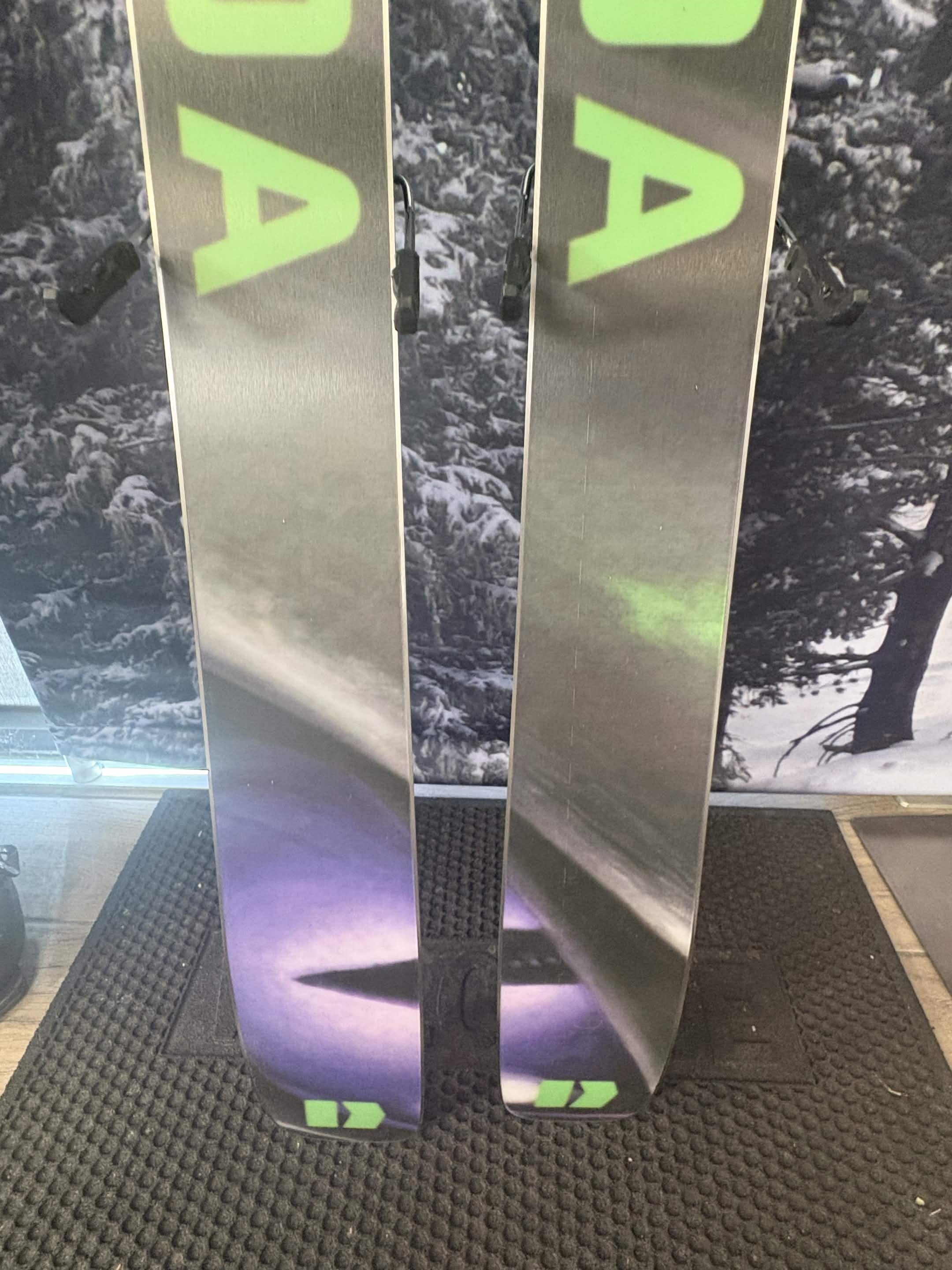 Armada ARV 100 Madsteez 165cm Skis w/ ATOMIC NR Strive 11 GW ATO Demo Binding - New 2027