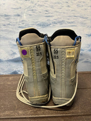 Used Burton Progression 22.5 Lace Up Kids Snowboard Boots