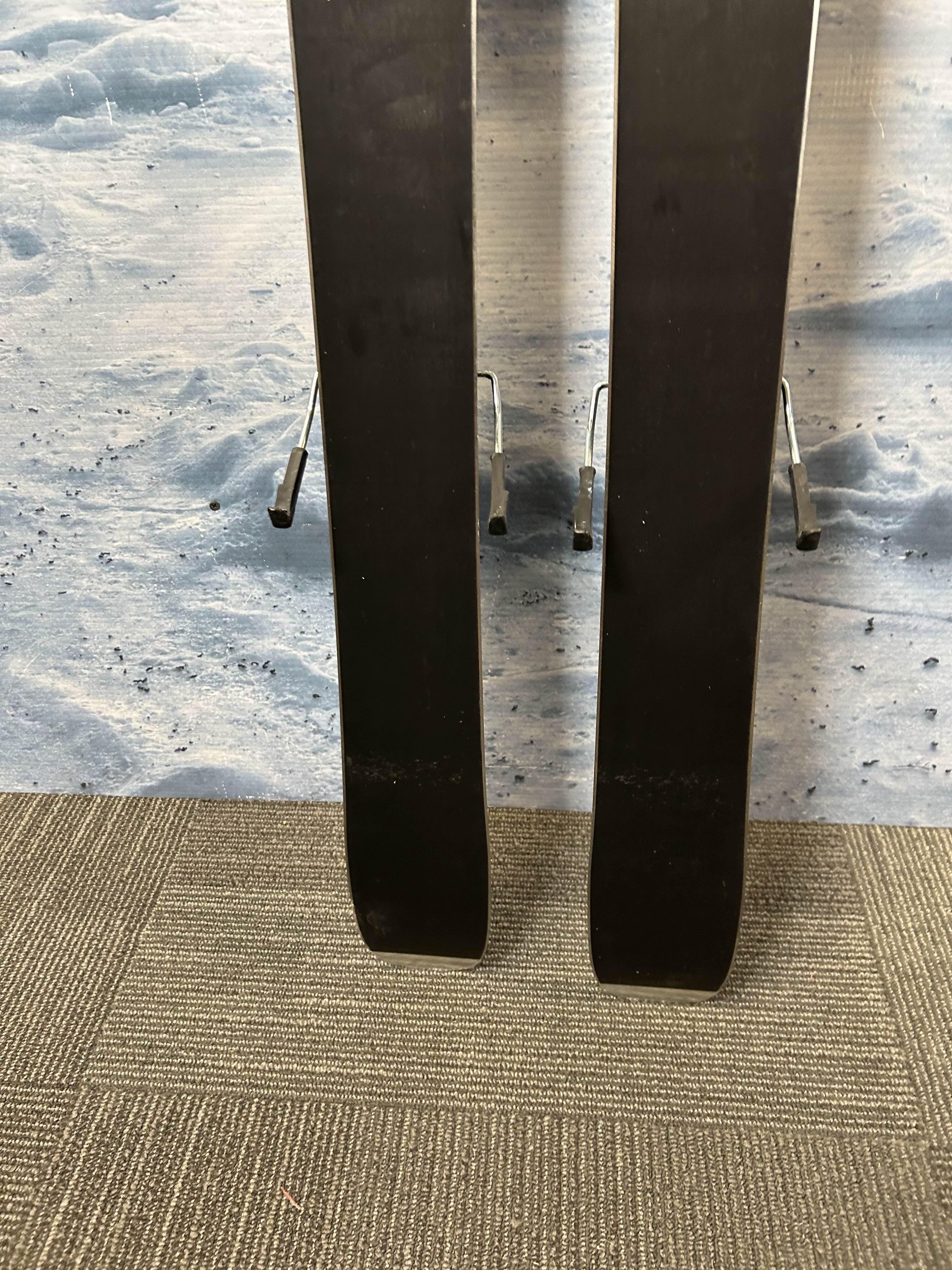 Used Rossignol Sender 90 Pro Ski - 130CM W/ Look Xpress 10 GW Demo Binding