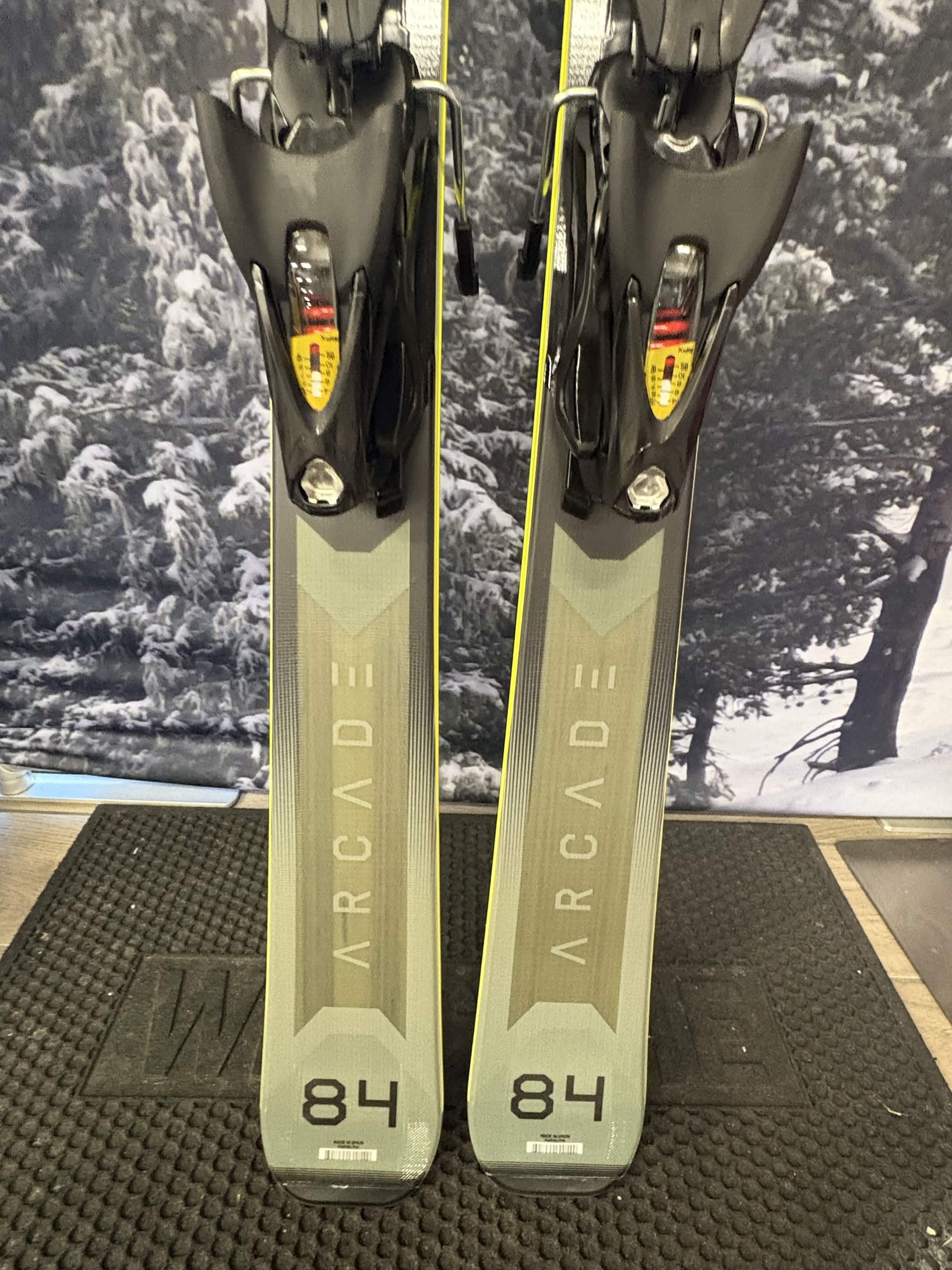 Rossignol Arcade 84 160cm Skis w/ ROSSIGNOL SPX Konect GW SYS Demo Binding - New 2027