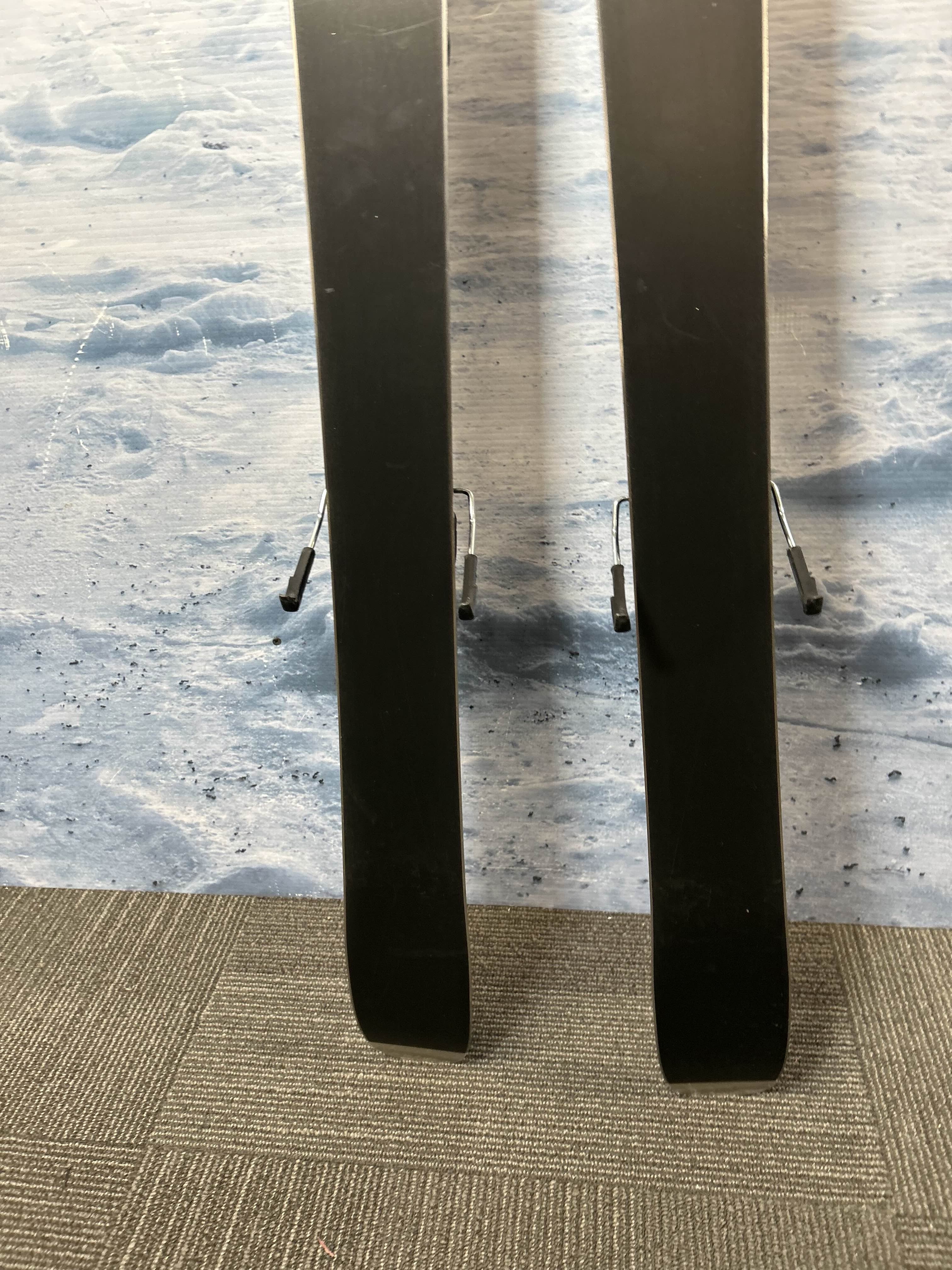 Used Rossignol Sender 90 Pro Ski - 140CM W/ Look Xpress 10 GW Demo Binding