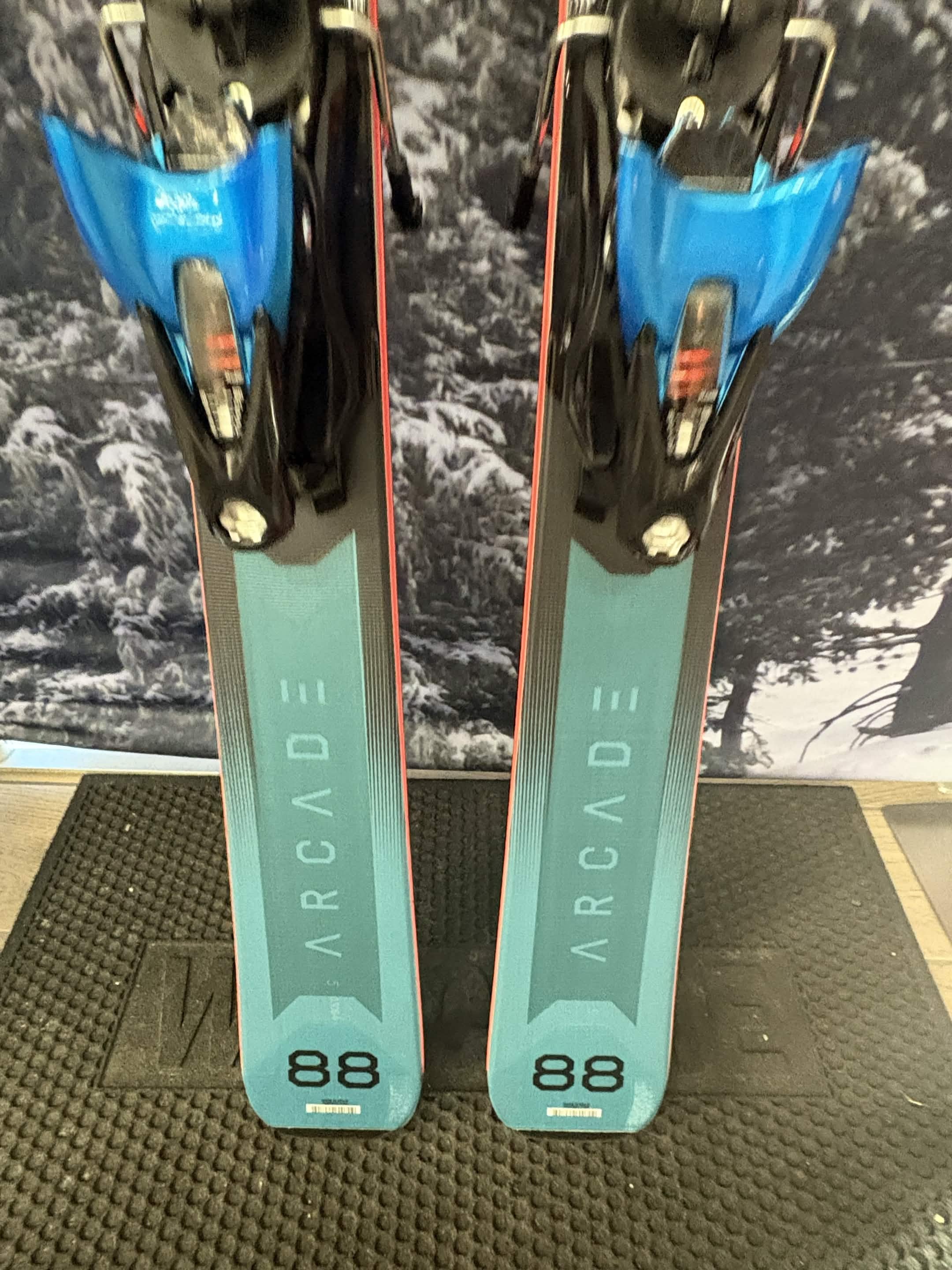 Rossignol Arcade 88 162cm Skis w/ ROSSIGNOL SPX Konect GW SYS Demo Binding - New 2027
