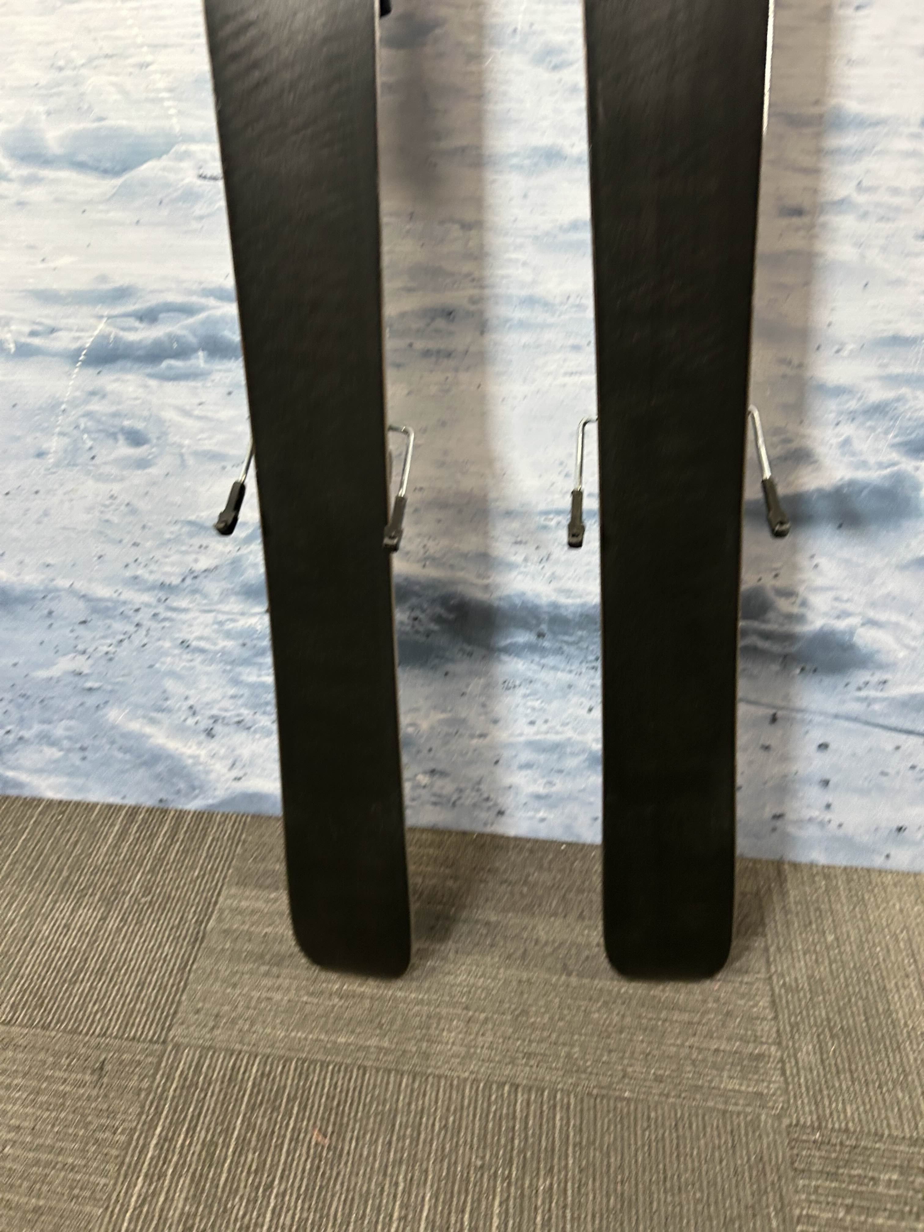 Used Rossignol Sender 104 TI 154cm Skis w/ Look 12 Demo Bindings