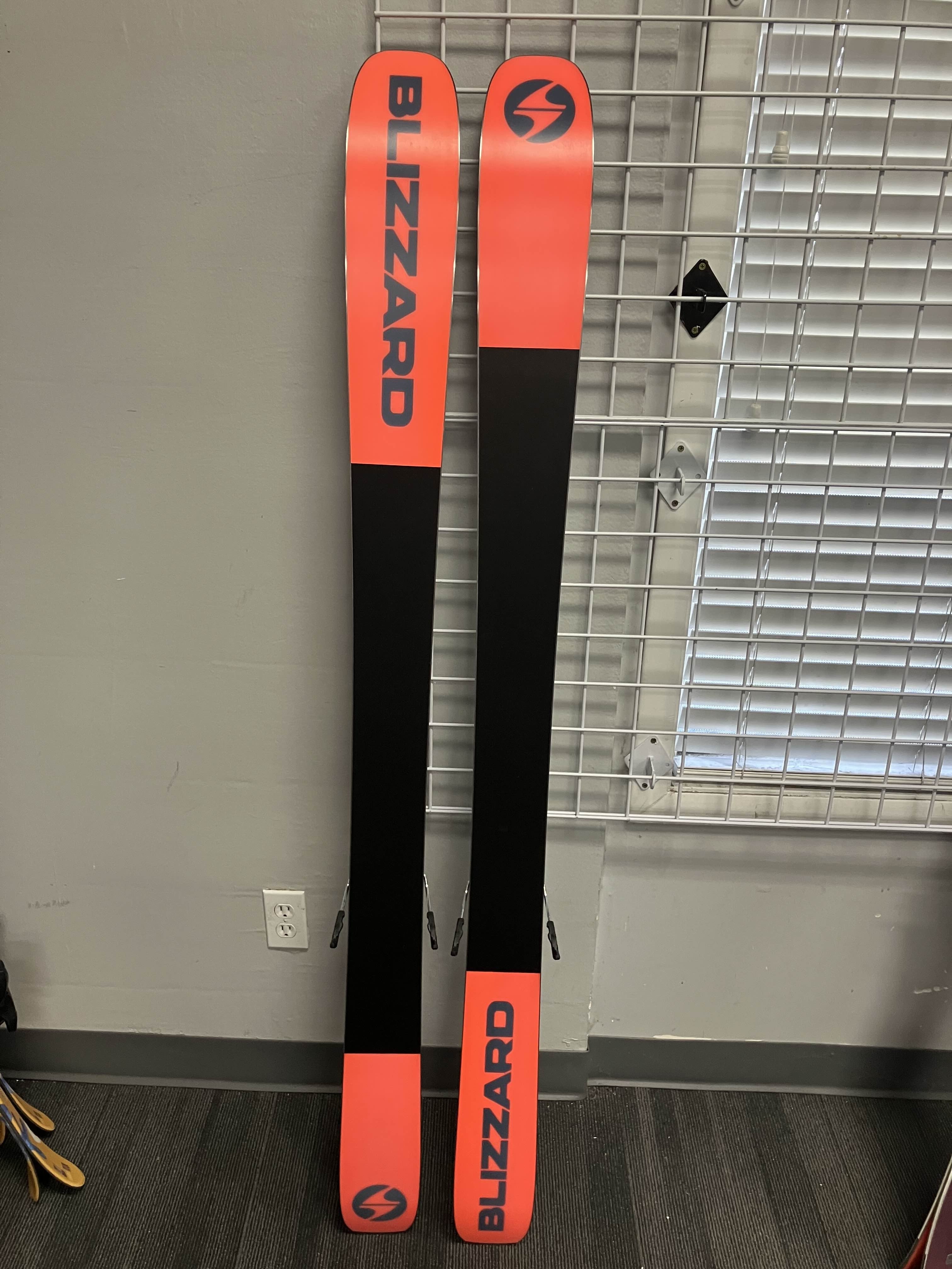 Used Blizzard Sheeva 10 168cm Skis w/ Atomic Strive 11 GW Bindings