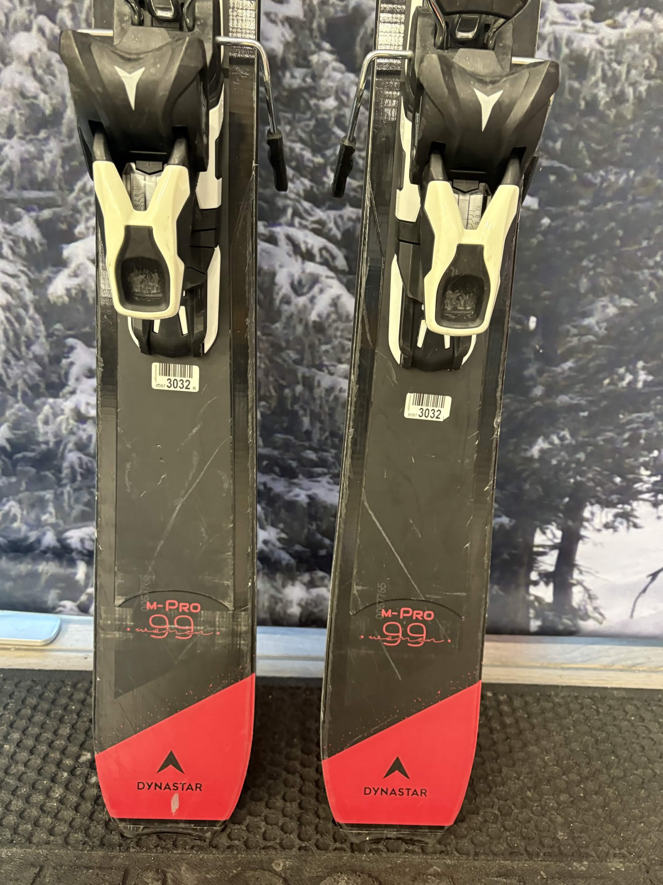 Dynastar M-Pro W 99 154cm Skis w/ ATOMIC Warden 11 Demo Binding - Used (2023)
