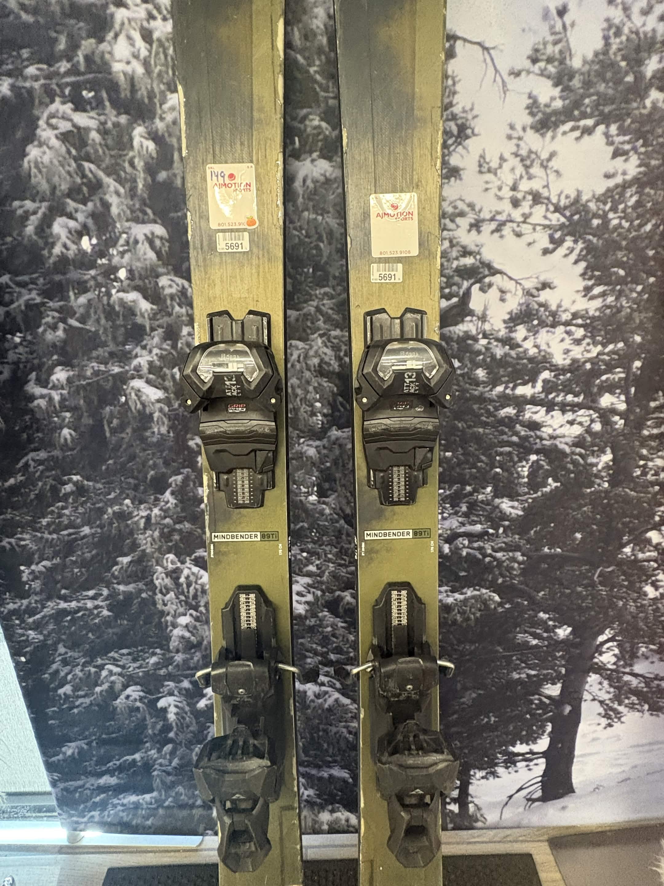 K2 Mindbender 89TI 176cm Skis w/ FISCHER Attack 13 LYT Demo Binding - Used (2024)