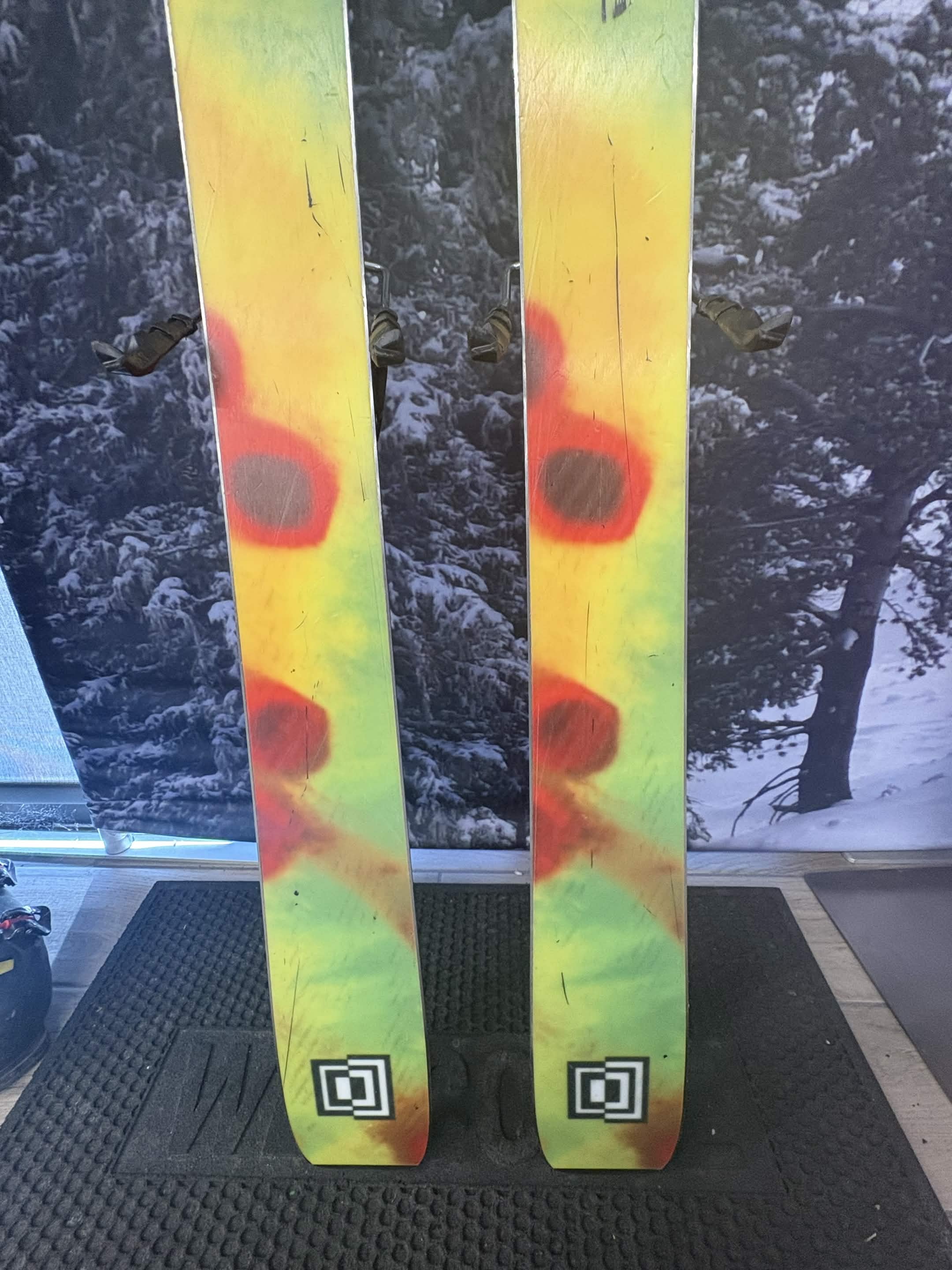 K2 Mindbender 89TI 176cm Skis w/ FISCHER Attack 13 LYT Demo Binding - Used (2024)