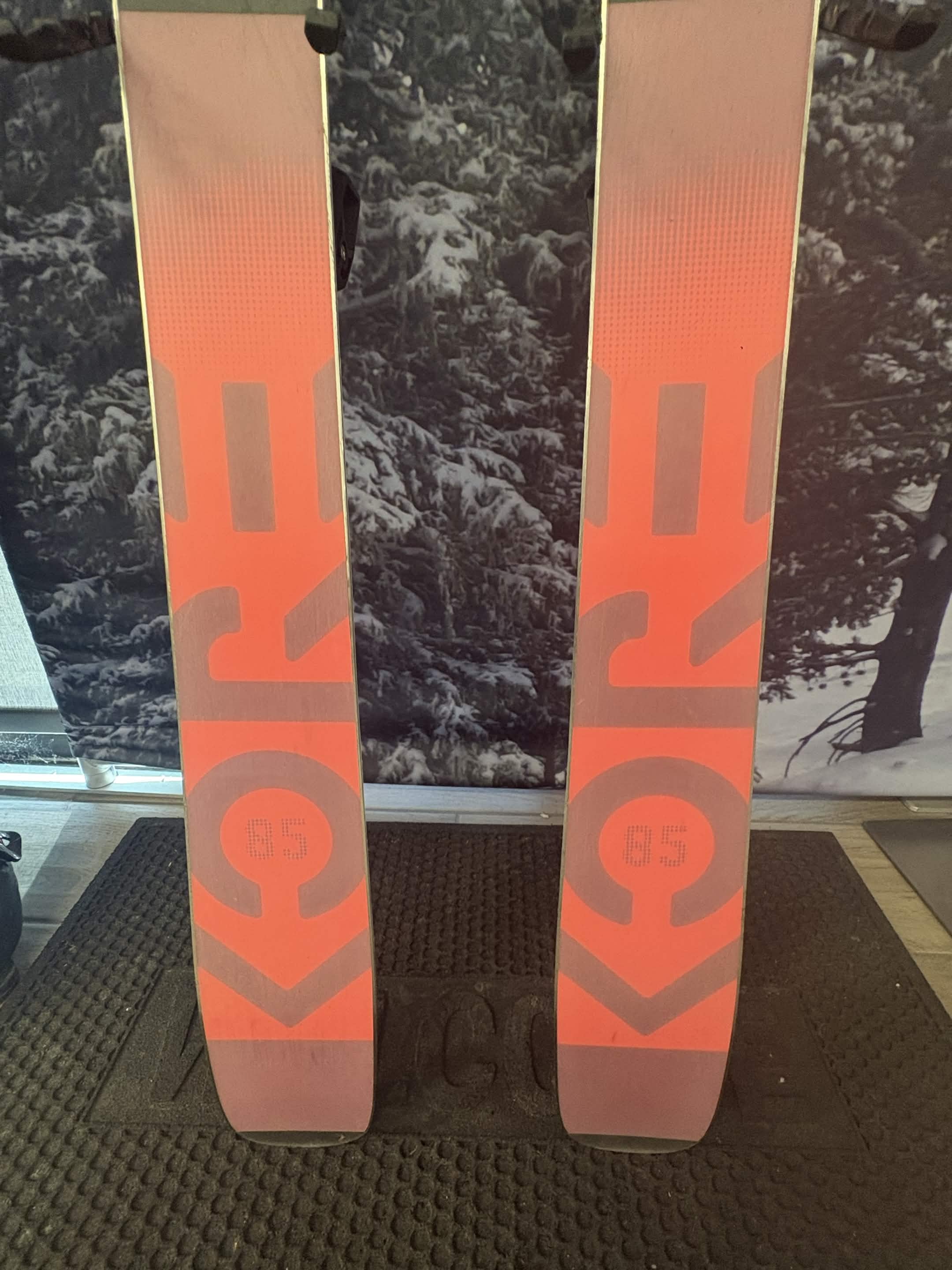 Head Kore 85 W 170cm Skis w/ TYROLIA Attack 11 MN Demo Binding - Used