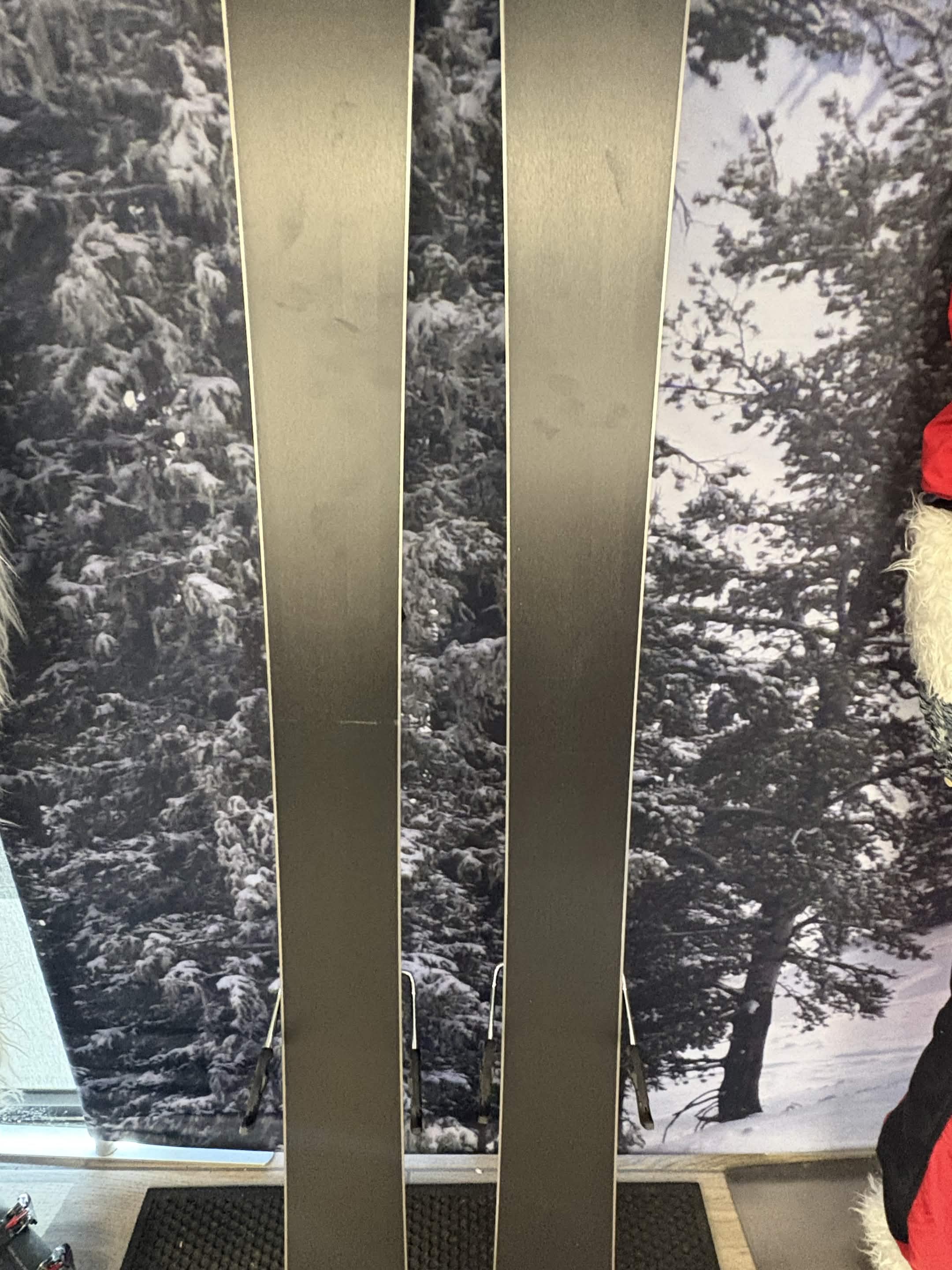 Salomon QST 92 + M10 GW 176cm Skis w/ SALOMON M10 GW SYS Demo Binding -New 2026