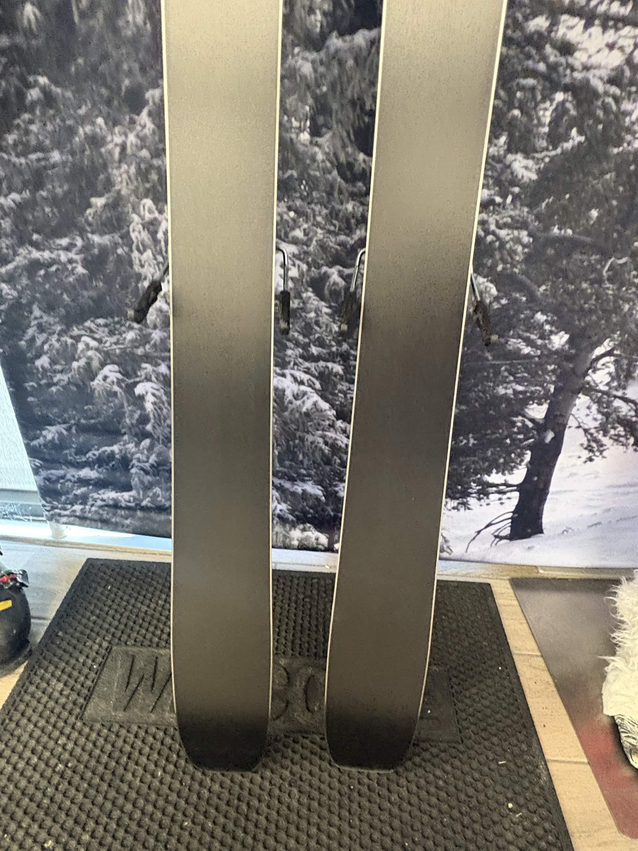 Salomon QST 92 + M10 GW 176cm Skis w/ SALOMON M10 GW SYS Demo Binding -New 2026
