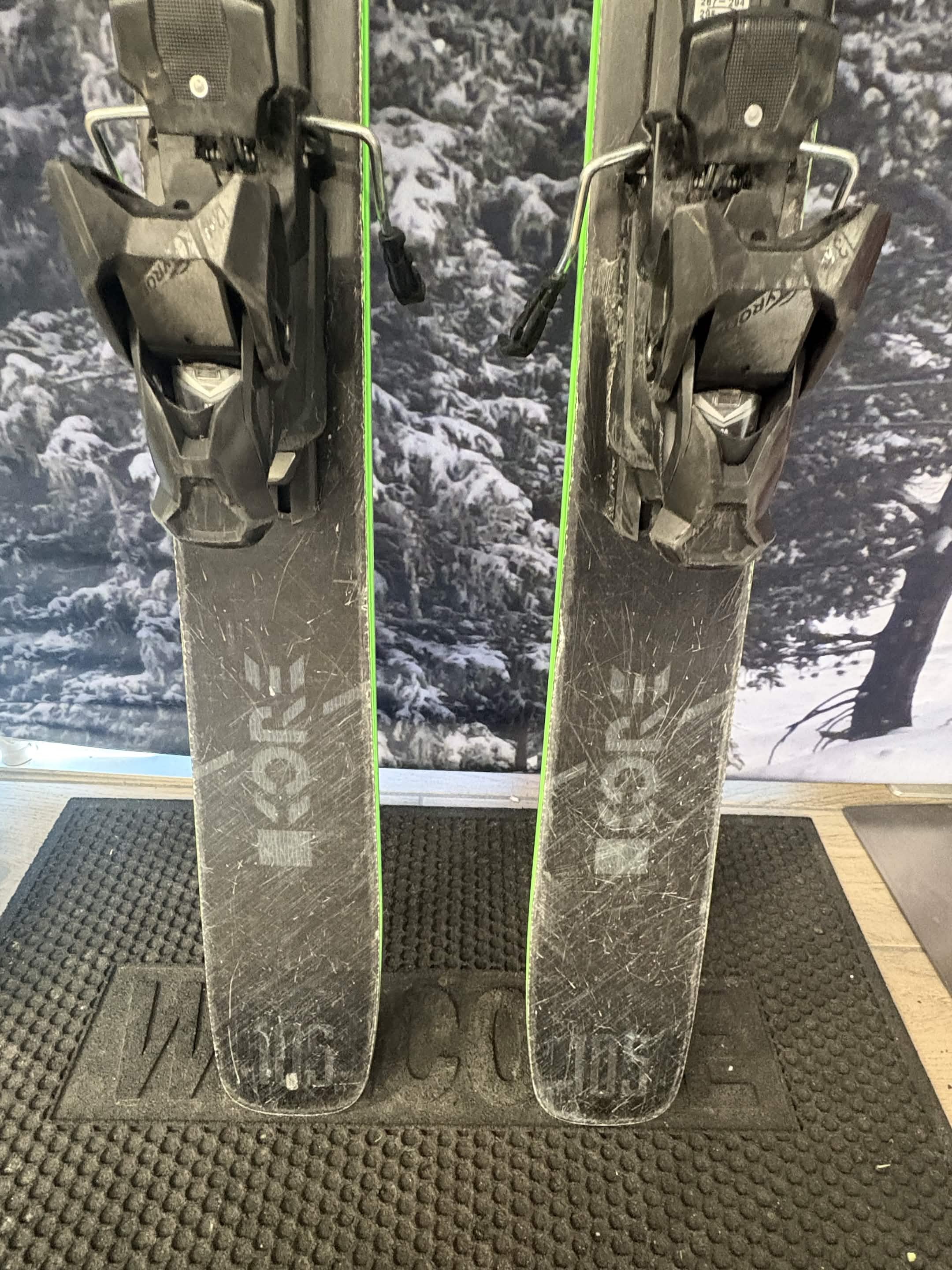 Head Kore 105 162cm Skis w/ TYROLIA Attack 13 Demo Binding - Used
