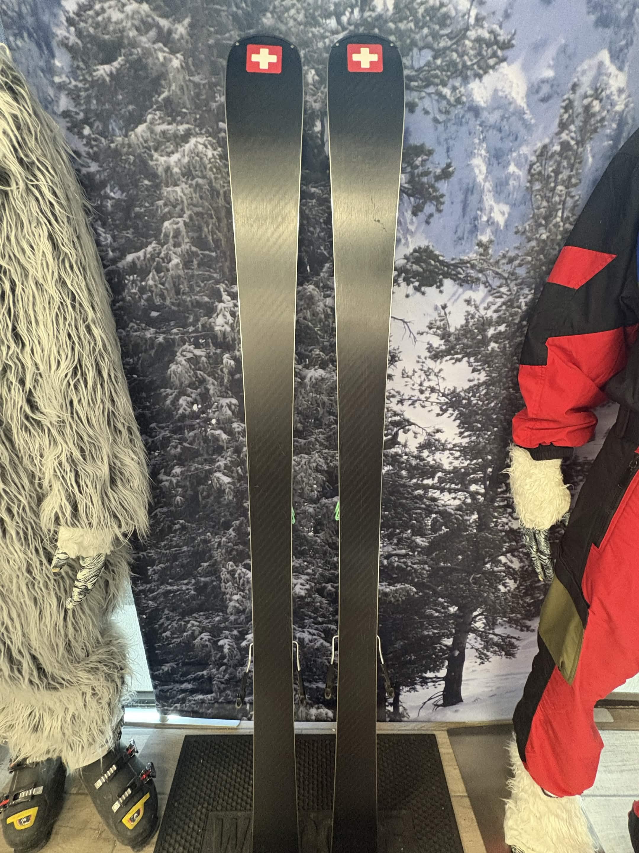 Stockli Montero AX 173cm Skis w/ SALOMON Strive 13 SYS Demo Binding - Used