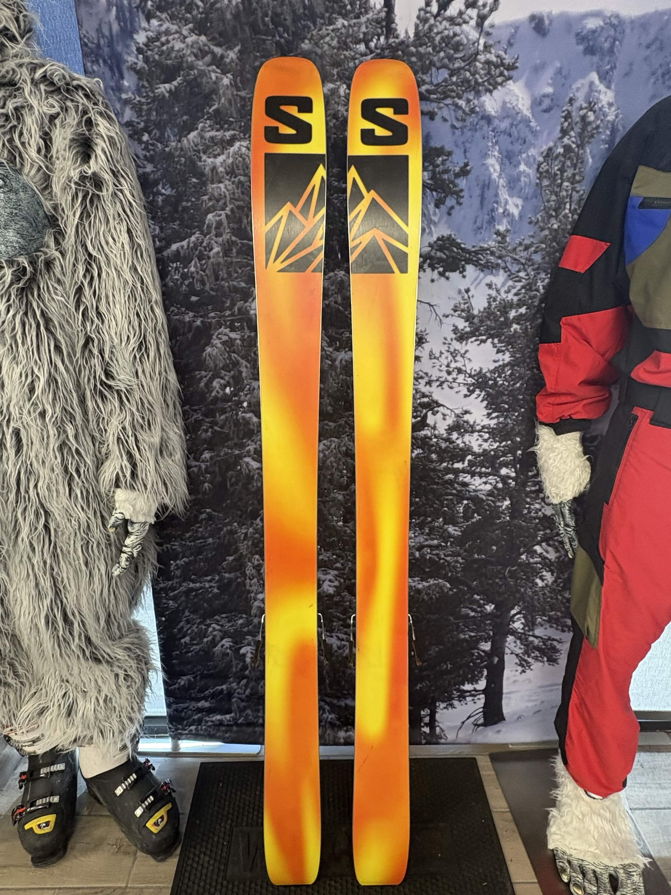 Salomon QST 106 173cm Skis w/ ATOMIC NR Strive 11 GW Demo Binding - Used 2024