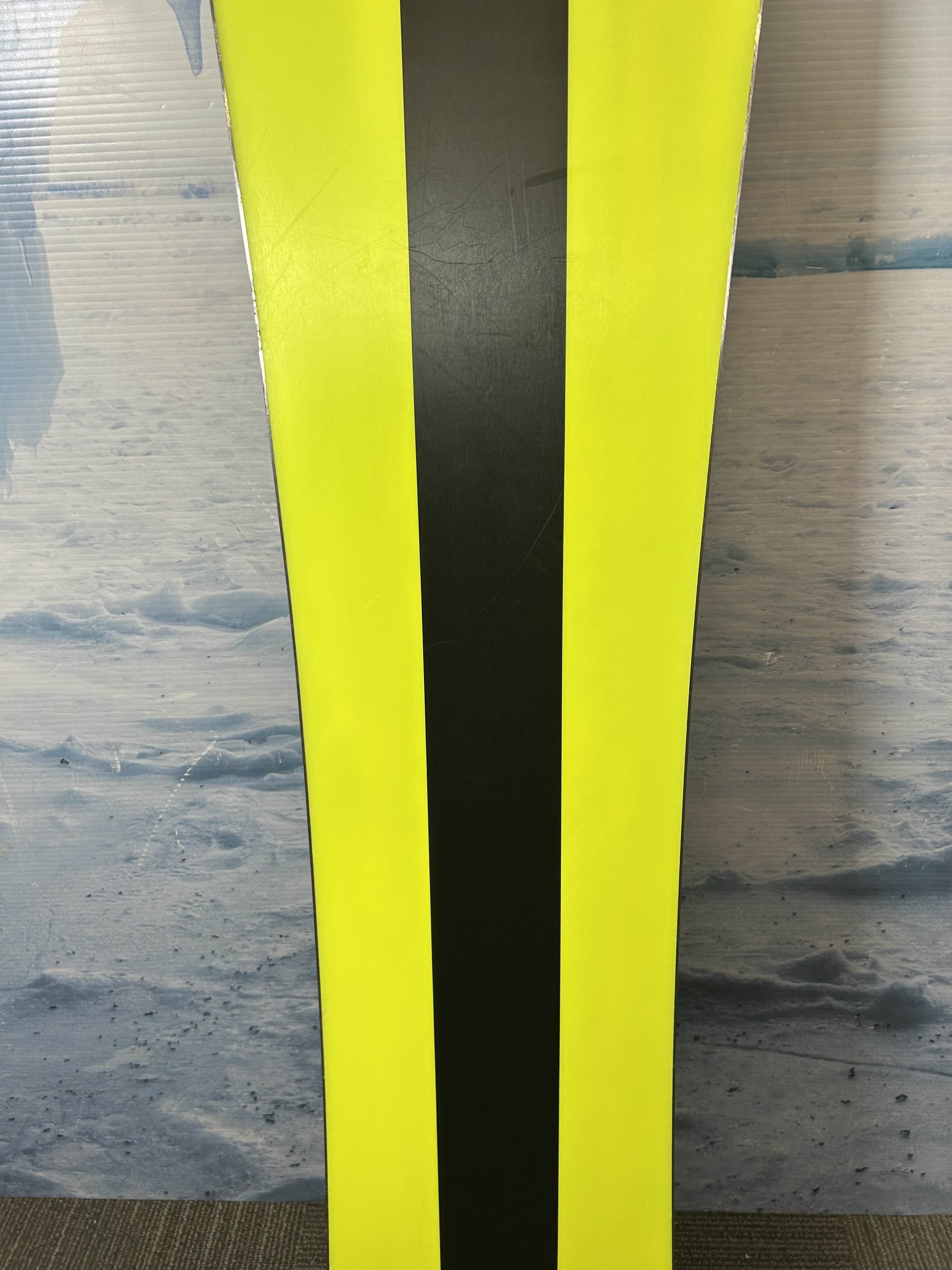 Well Loved 2023 Salomon Dancehaul 147 Men's Snowboard - 147CM