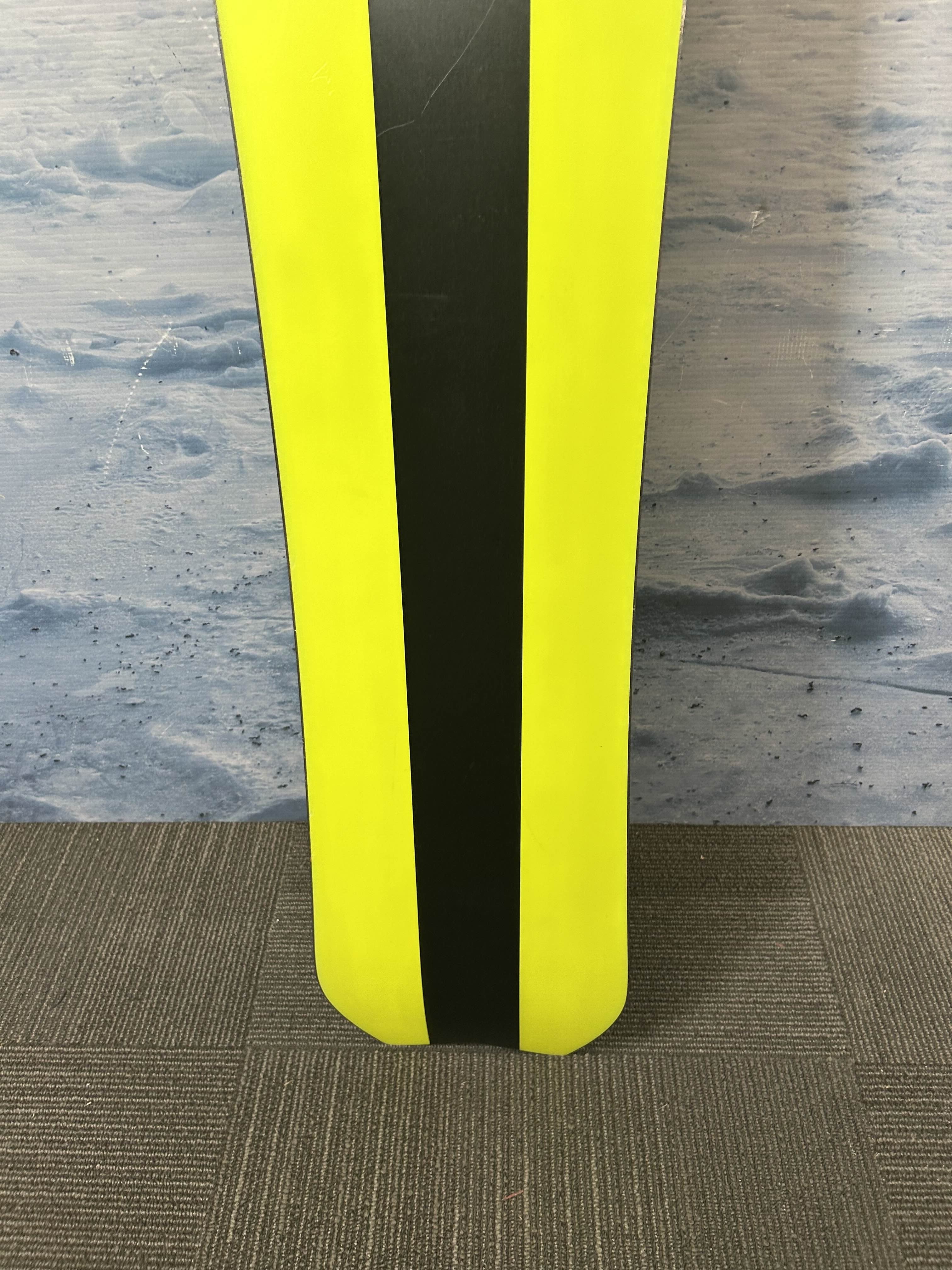 Well Loved 2023 Salomon Dancehaul 147 Men's Snowboard - 147CM