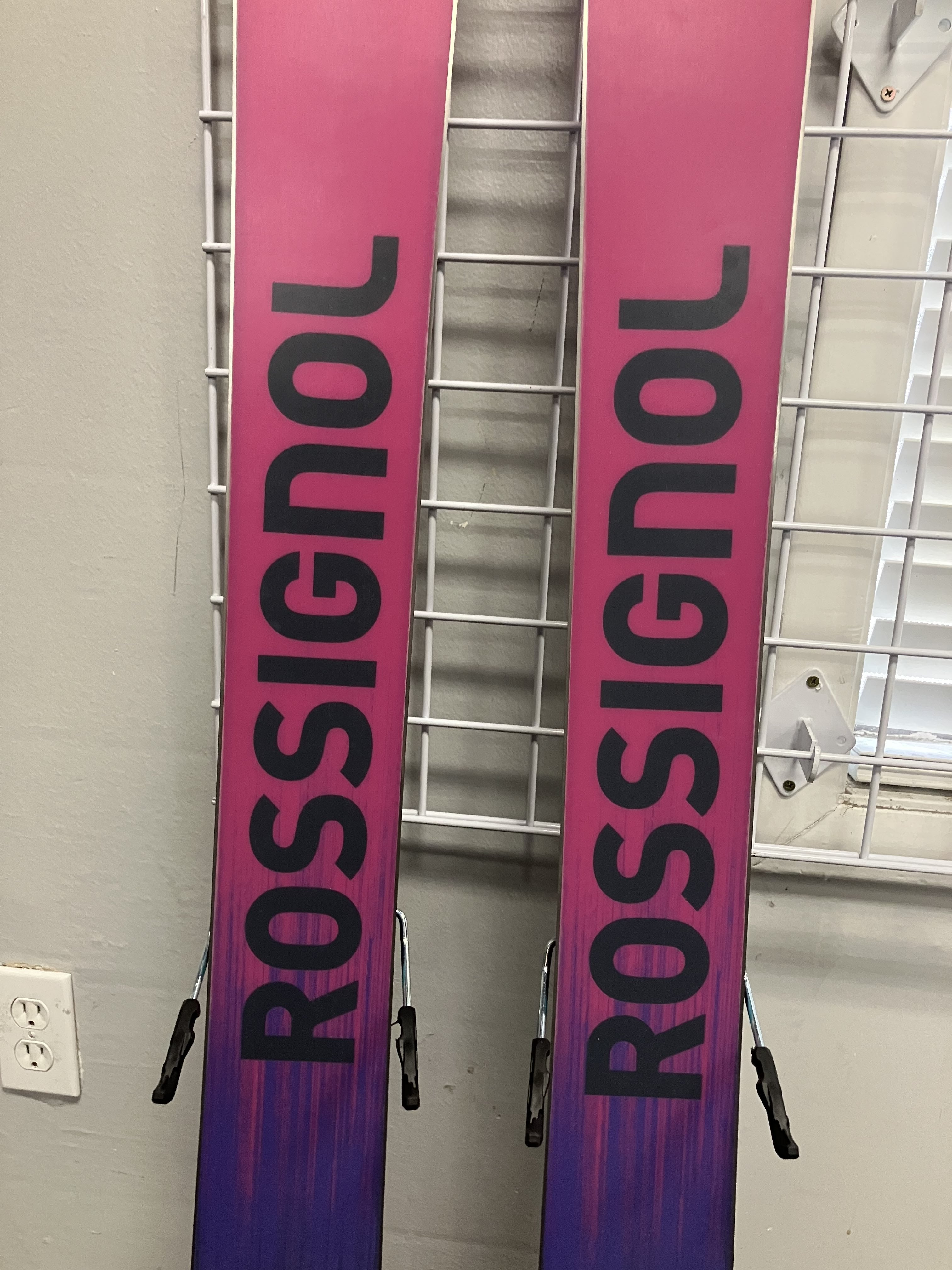 Lightly Used Rossignol Sender Free 100 162cm Skis w/ Atomic Strive 13 Demo Bindings