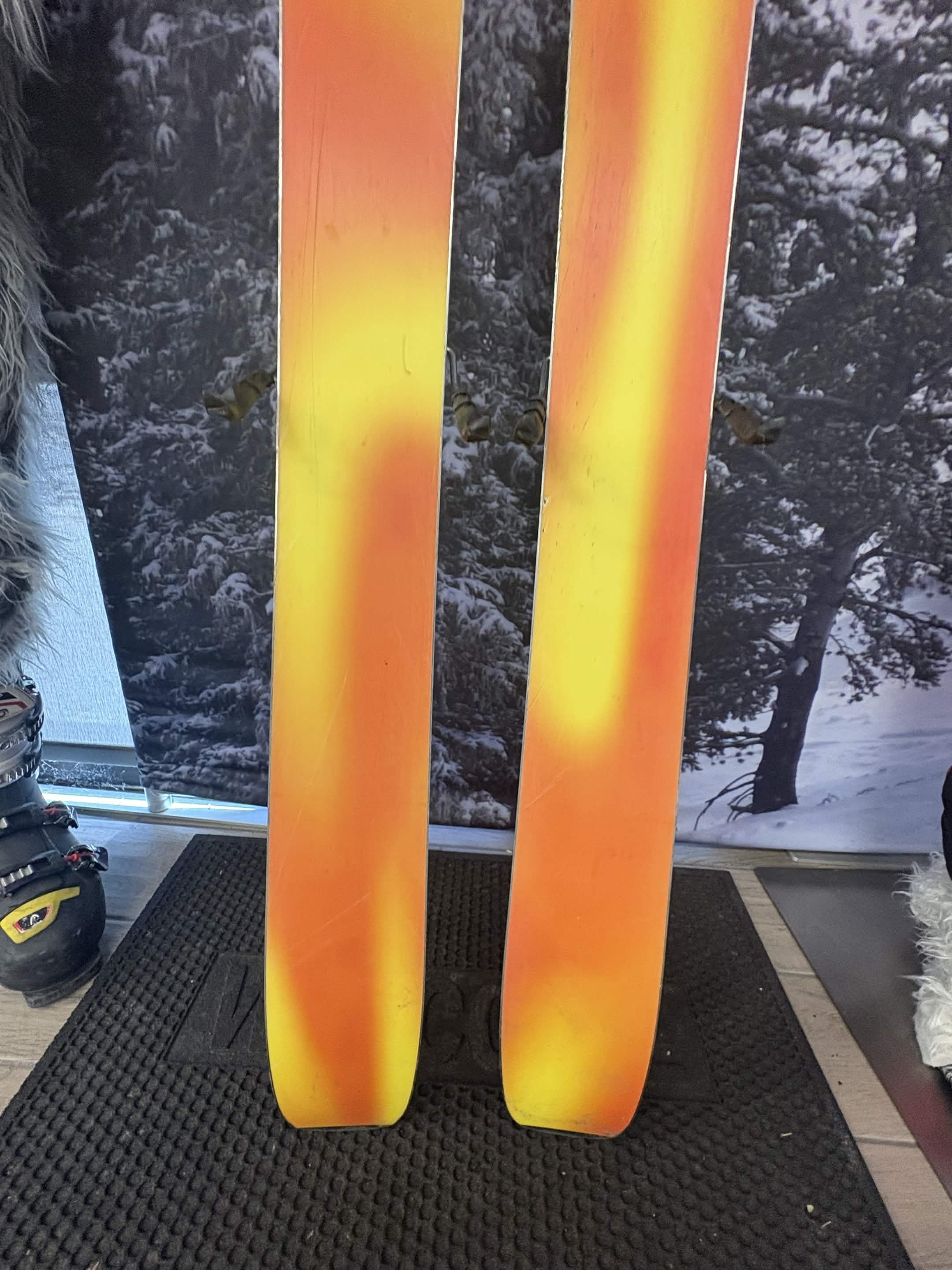 Used Salomon QST 106 Ski 173cm w/ Tyrolia Attack 14 Demo Binding