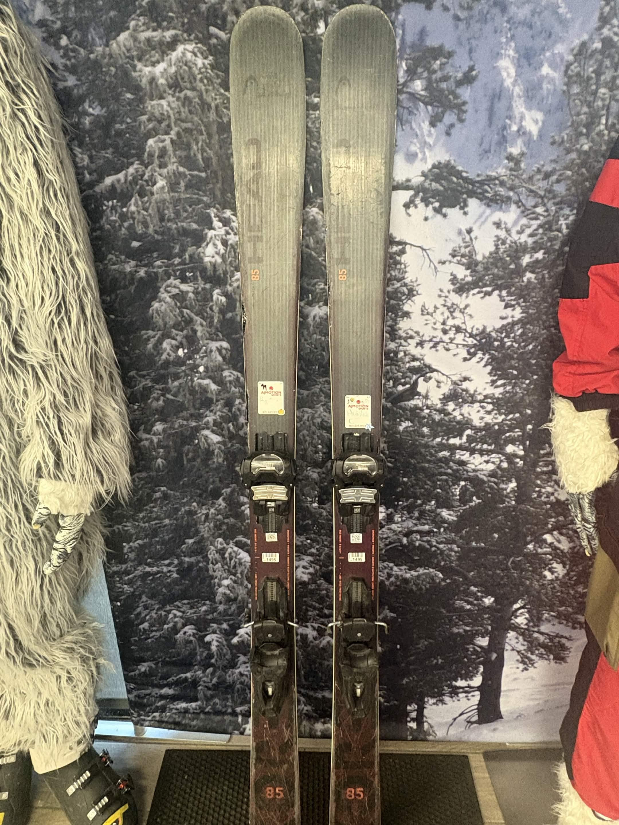 Head Kore 85 W 163cm Skis w/ TYROLIA Attack 11 MN Demo Binding - Used