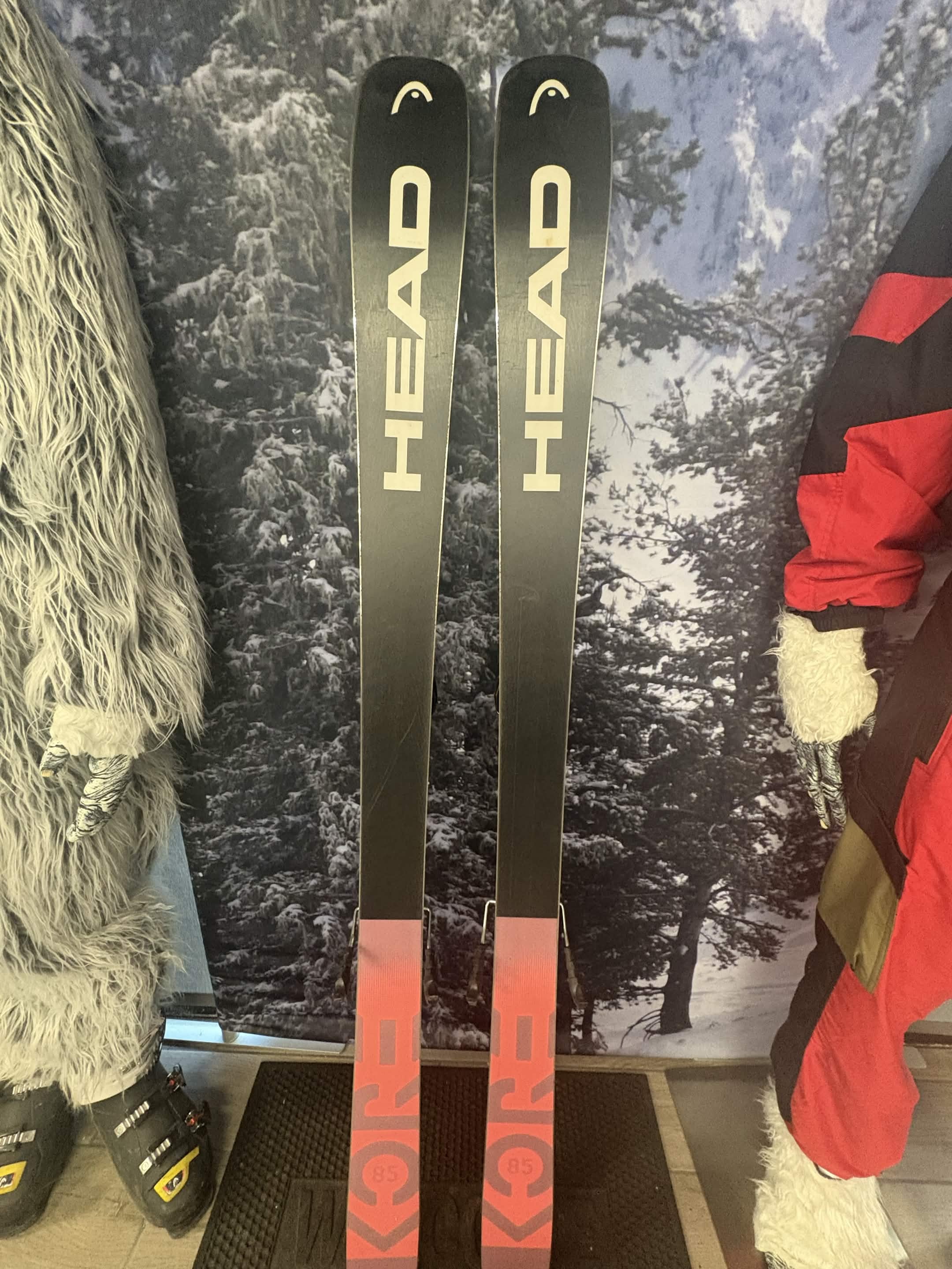 Head Kore 85 W 163cm Skis w/ TYROLIA Attack 11 MN Demo Binding - Used