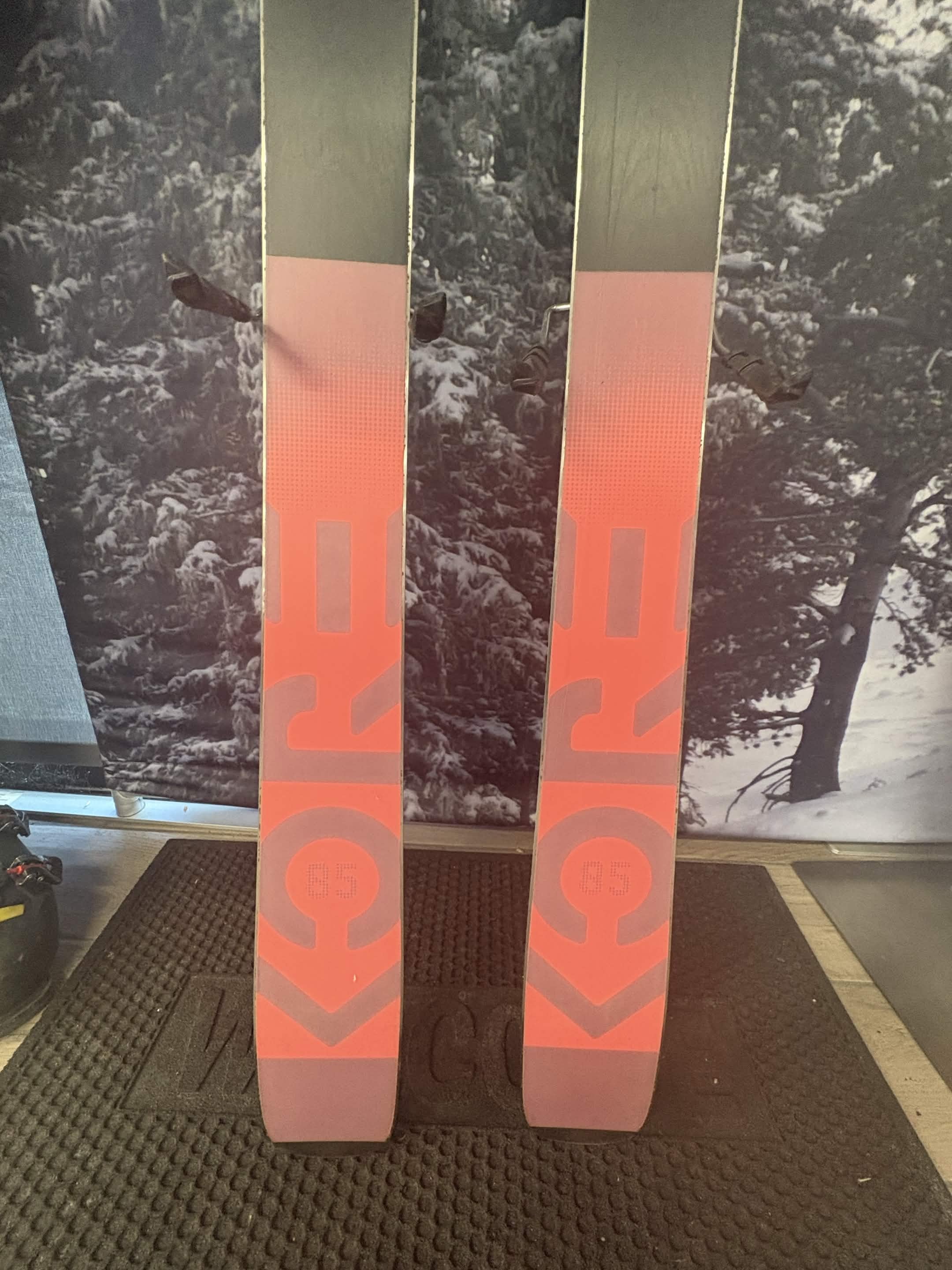 Head Kore 85 W 163cm Skis w/ TYROLIA Attack 11 MN Demo Binding - Used
