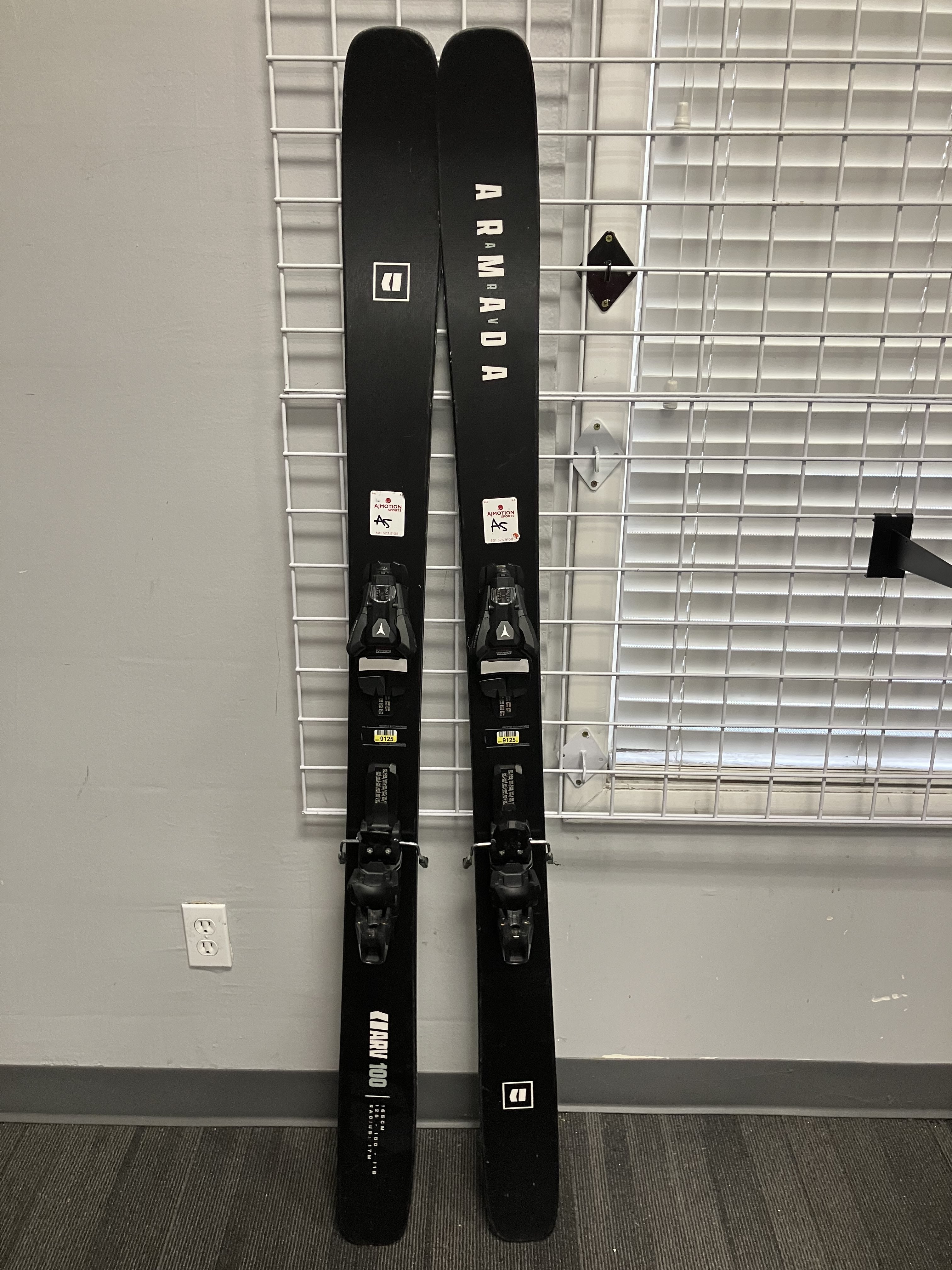 Used Armada Arv 100 165cm Skis w/ Atomic Strive 11 Bindings
