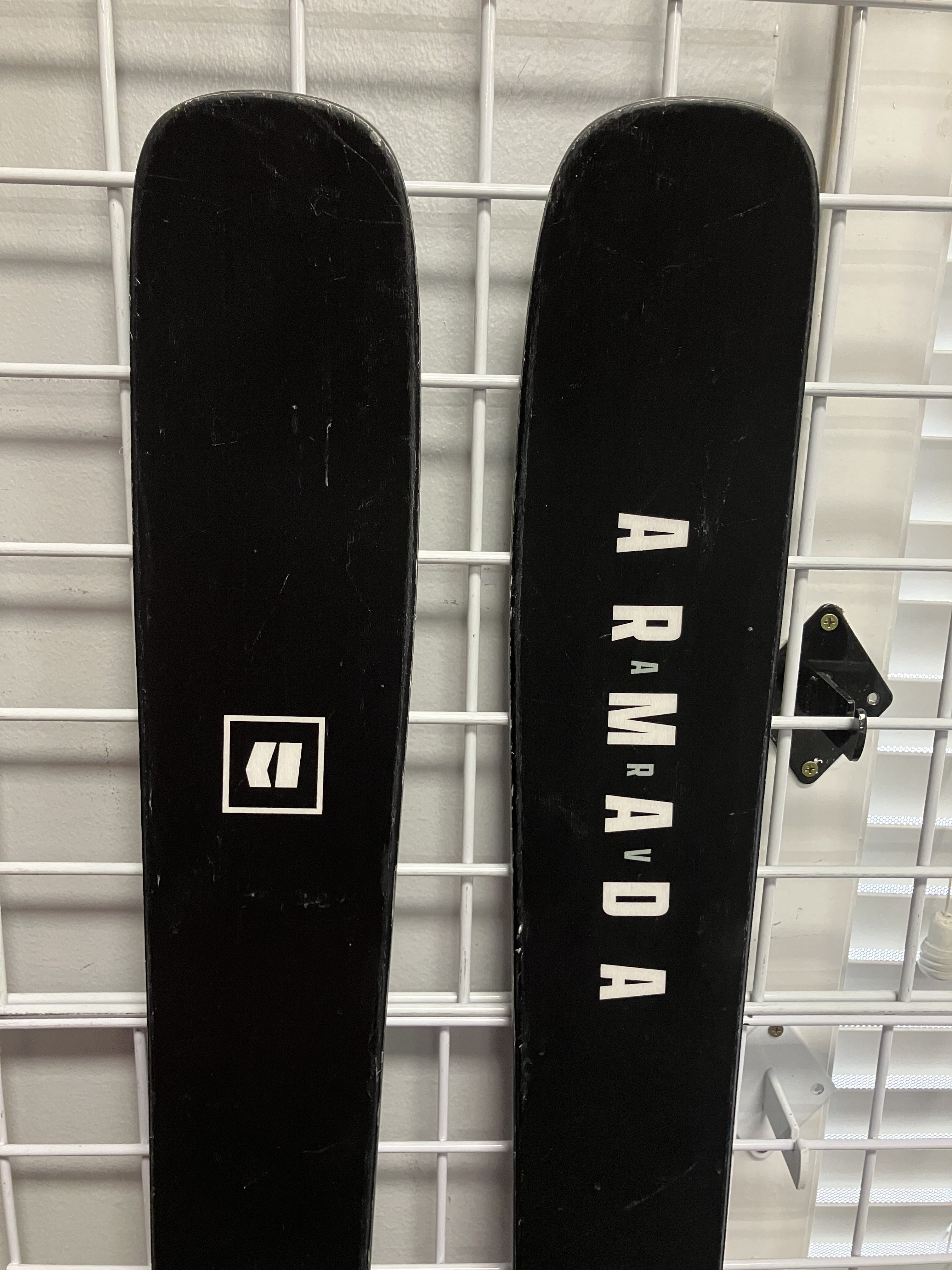 Used Armada Arv 100 165cm Skis w/ Atomic Strive 11 Bindings