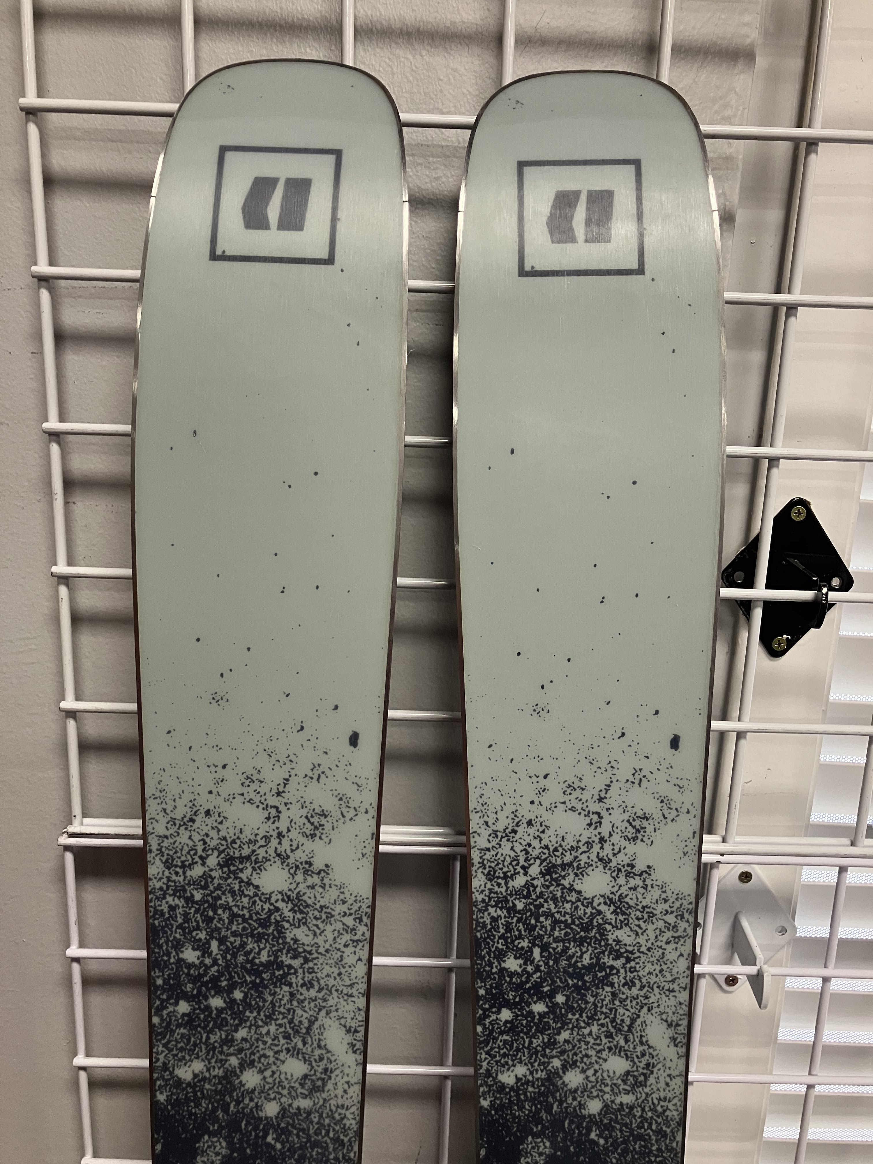 Used Armada Arv 100 165cm Skis w/ Atomic Strive 11 Bindings