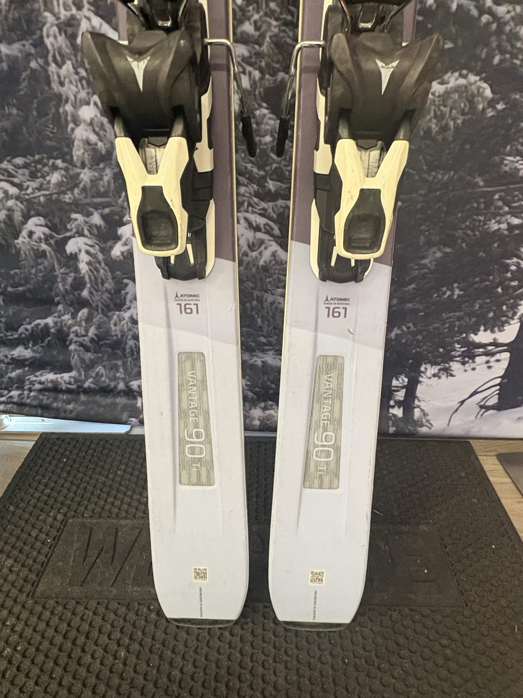 Atomic Vantage 90 Ti 161cm Skis w/ ATOMIC Warden 11 MNC Demo Binding - Used