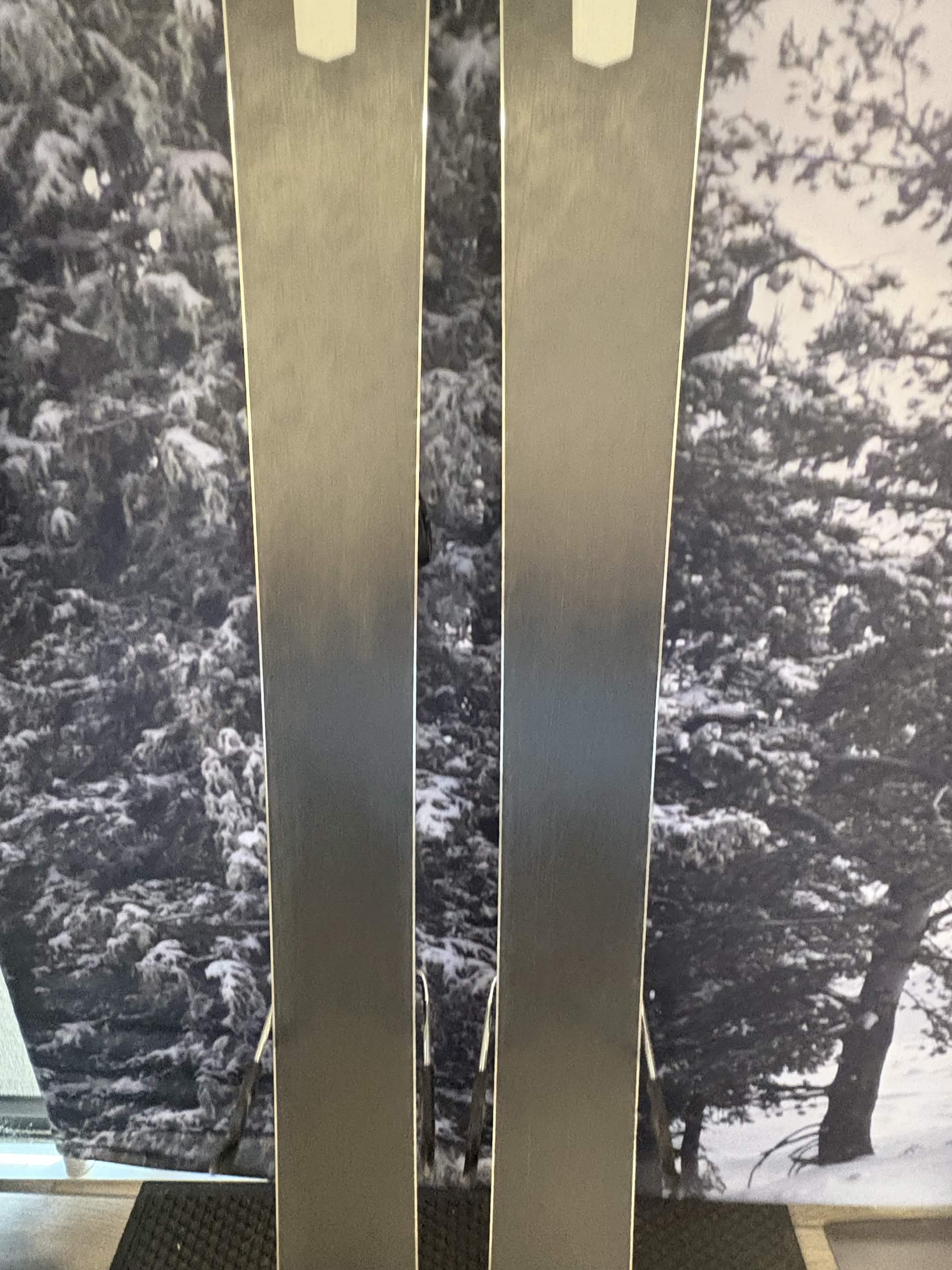 Atomic Vantage 90 Ti 161cm Skis w/ ATOMIC Warden 11 MNC Demo Binding - Used