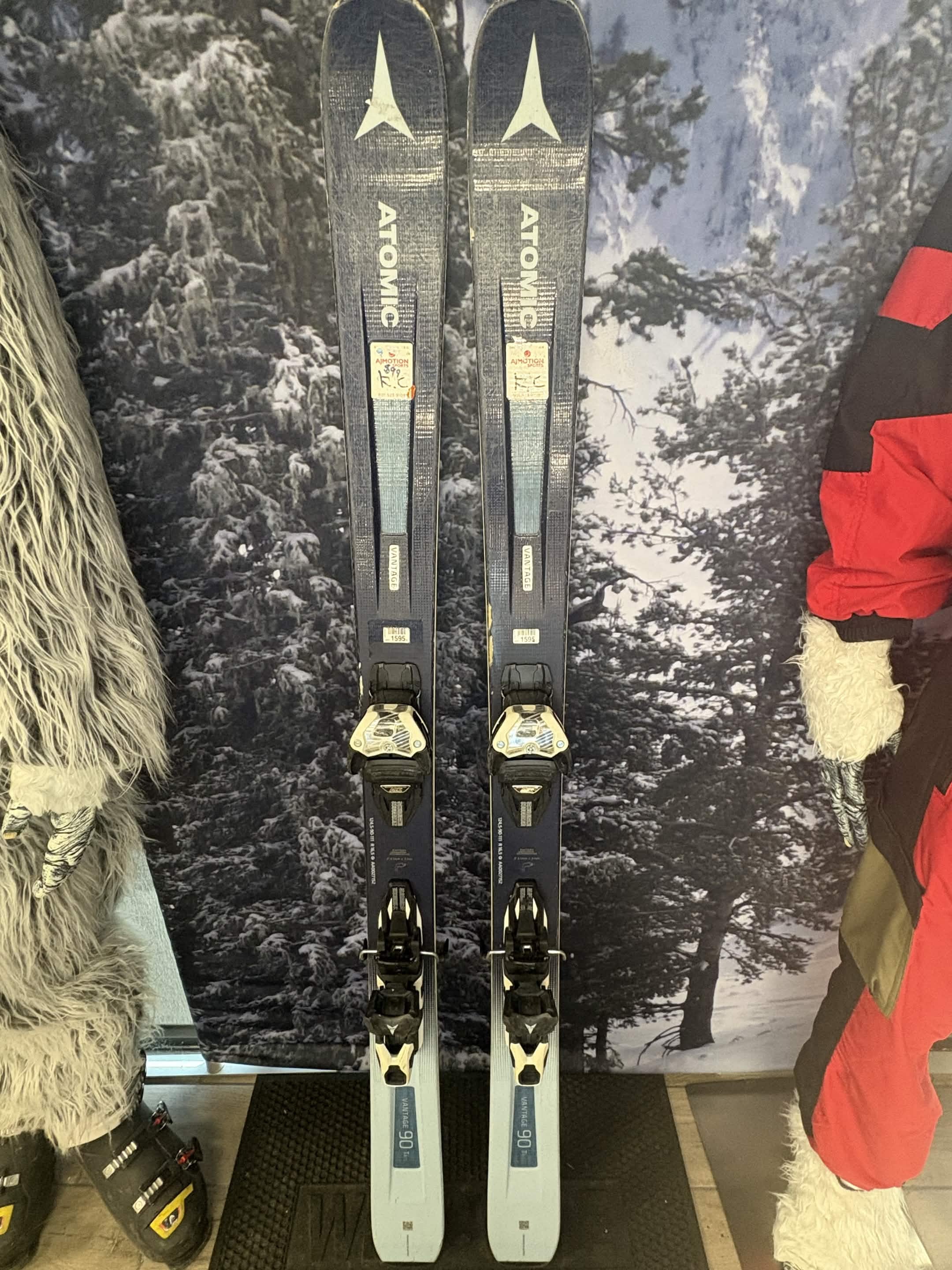 Atomic Vantage 90 Ti W 161cm Skis w/ SALOMON WARDEN 11 Demo Binding - Used