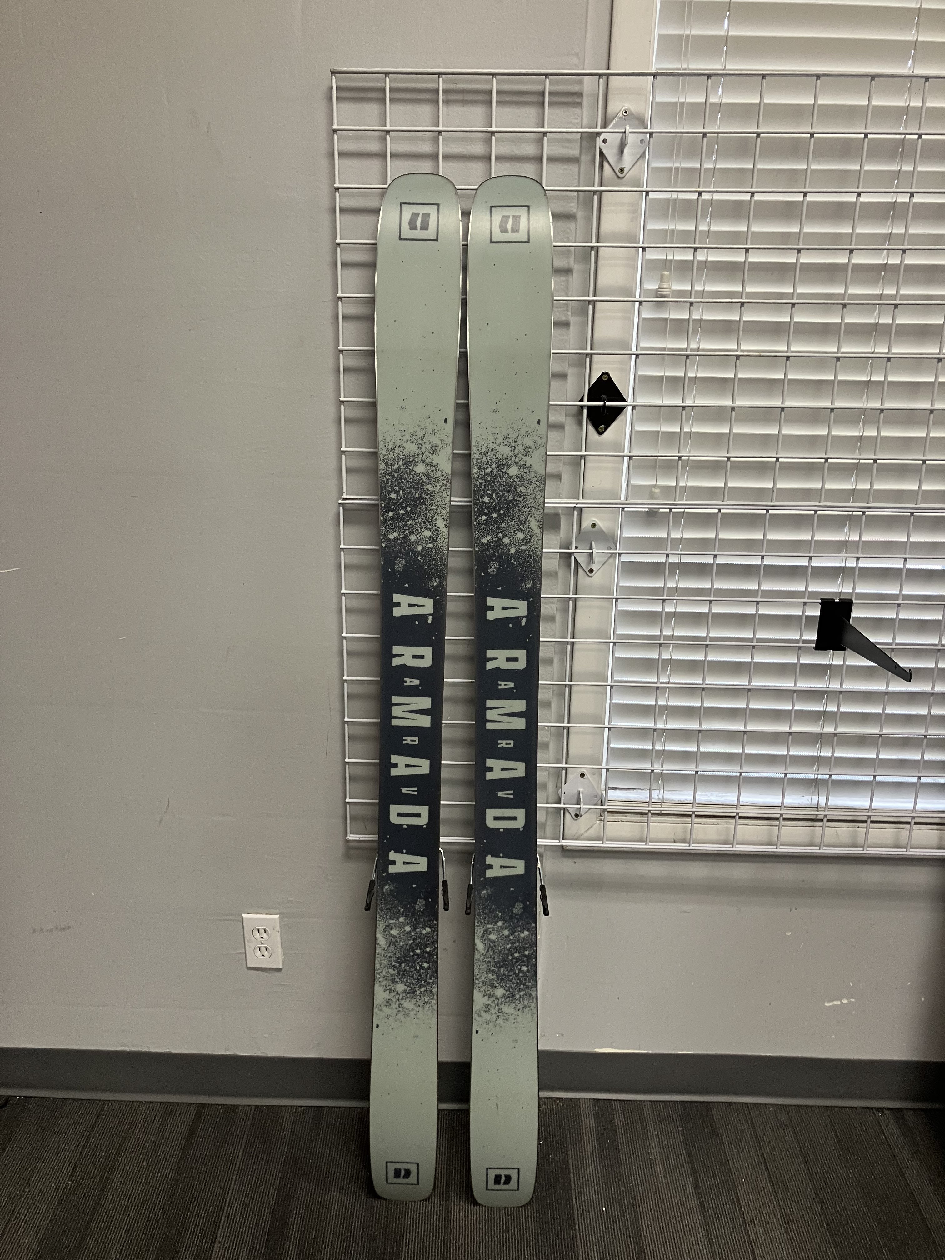 Used Armada Arv 100 172cm Skis w/ Atomic Strive 11 Bindings
