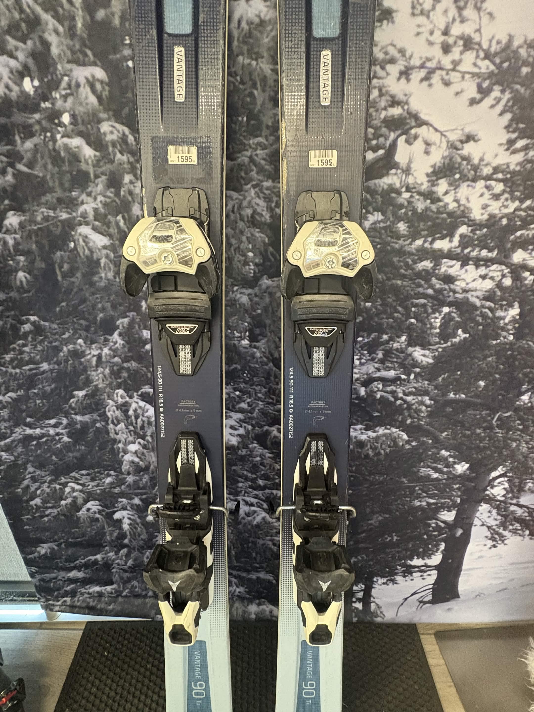 Atomic Vantage 90 Ti W 161cm Skis w/ SALOMON WARDEN 11 Demo Binding - Used