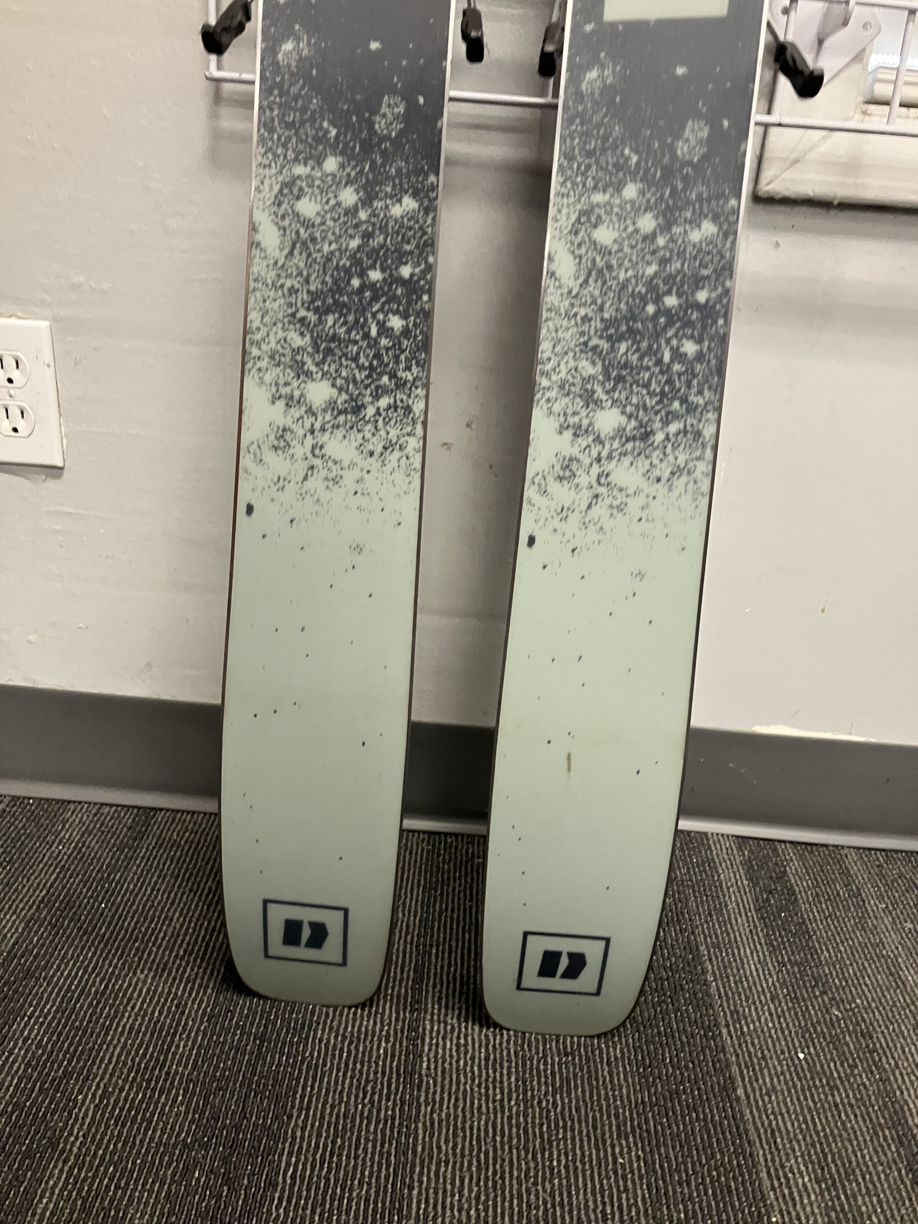 Used Armada Arv 100 172cm Skis w/ Atomic Strive 11 Bindings