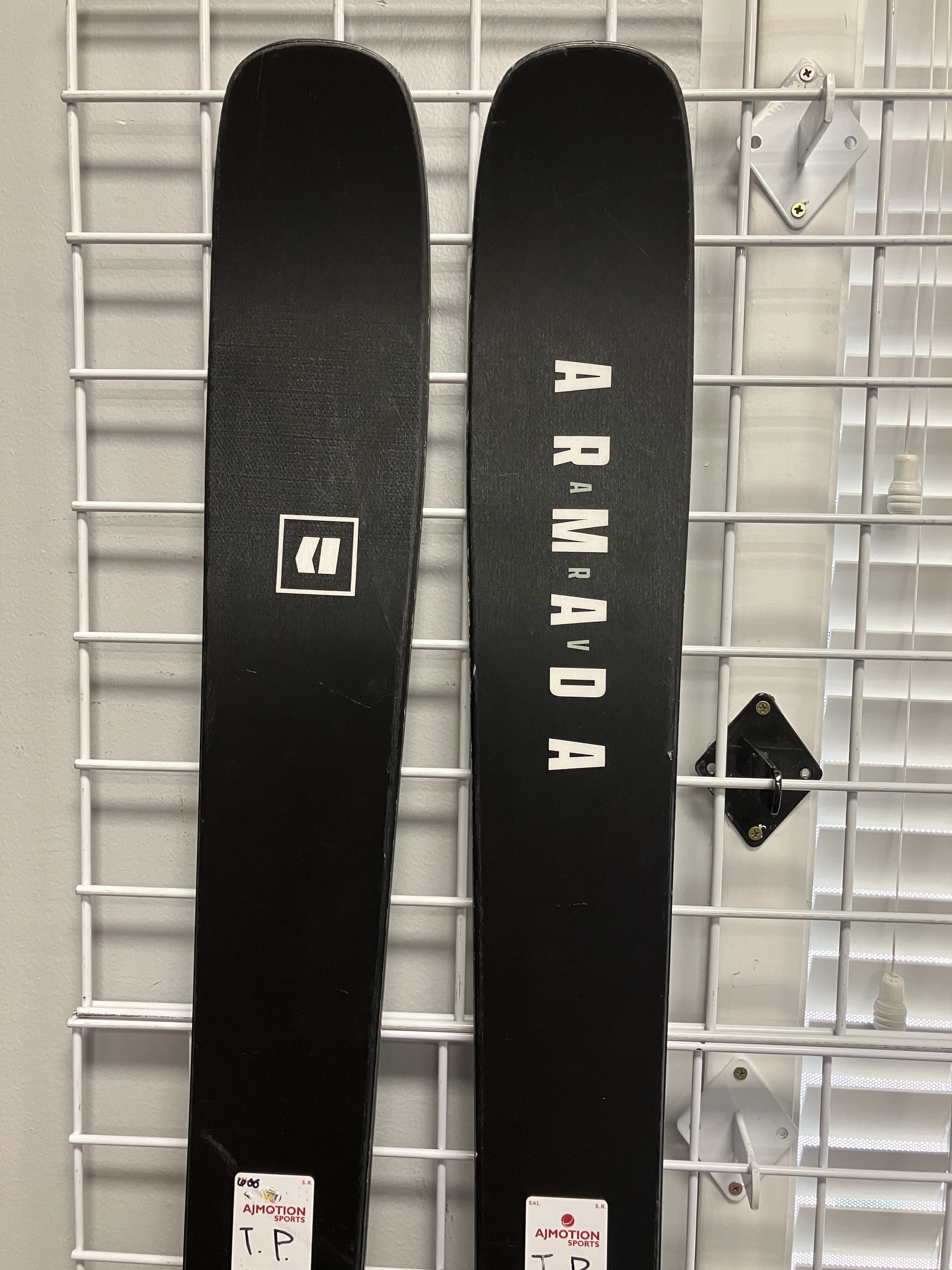 Used Armada Arv 100 179cm Skis w/ Atomic Strive 11 Bindings