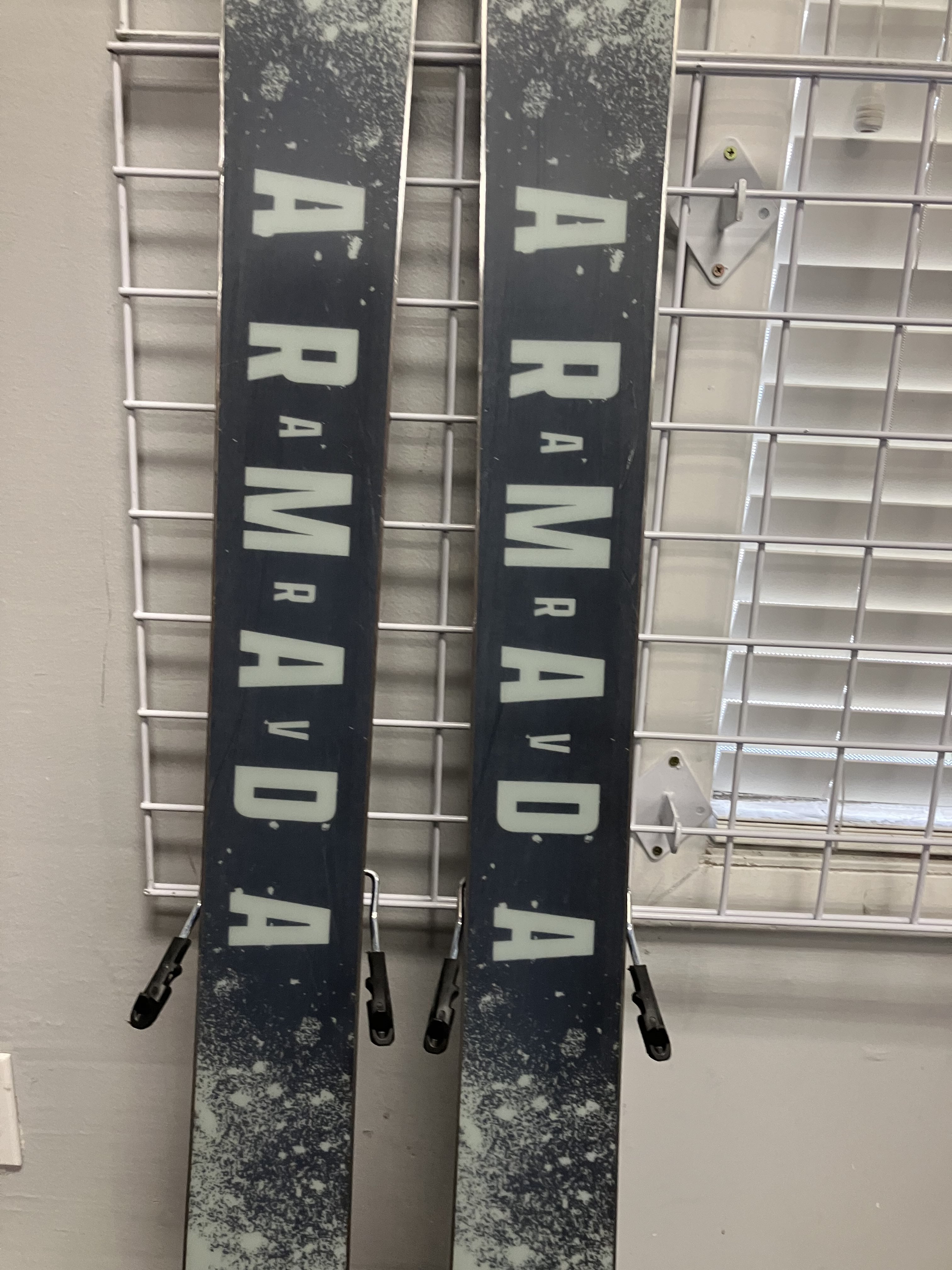 Used Armada Arv 100 179cm Skis w/ Atomic Strive 11 Bindings
