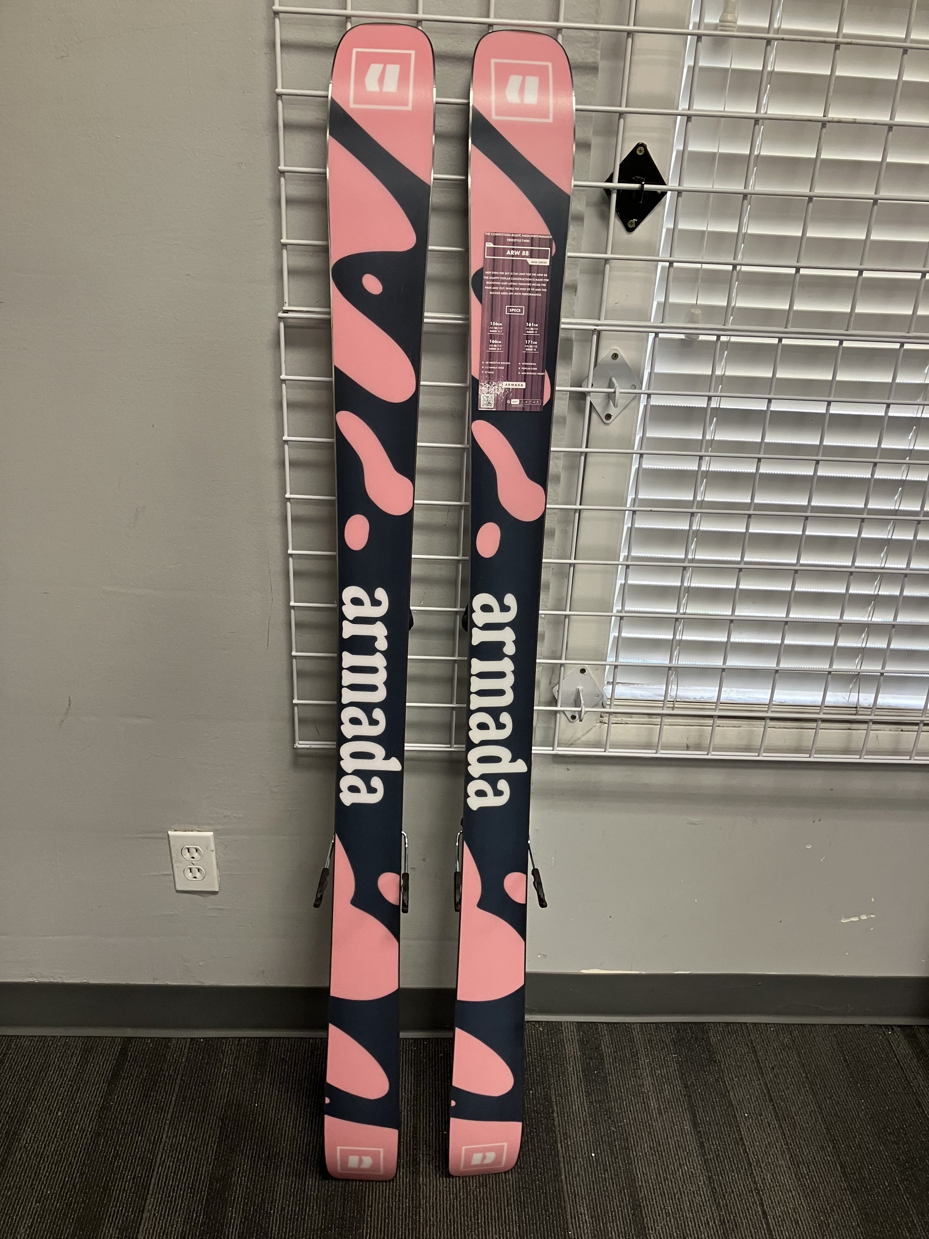 Armada ARW 88 156cm Skis w/ ATOMIC NR Strive 11 GW Demo Binding- Lightly Used 2026