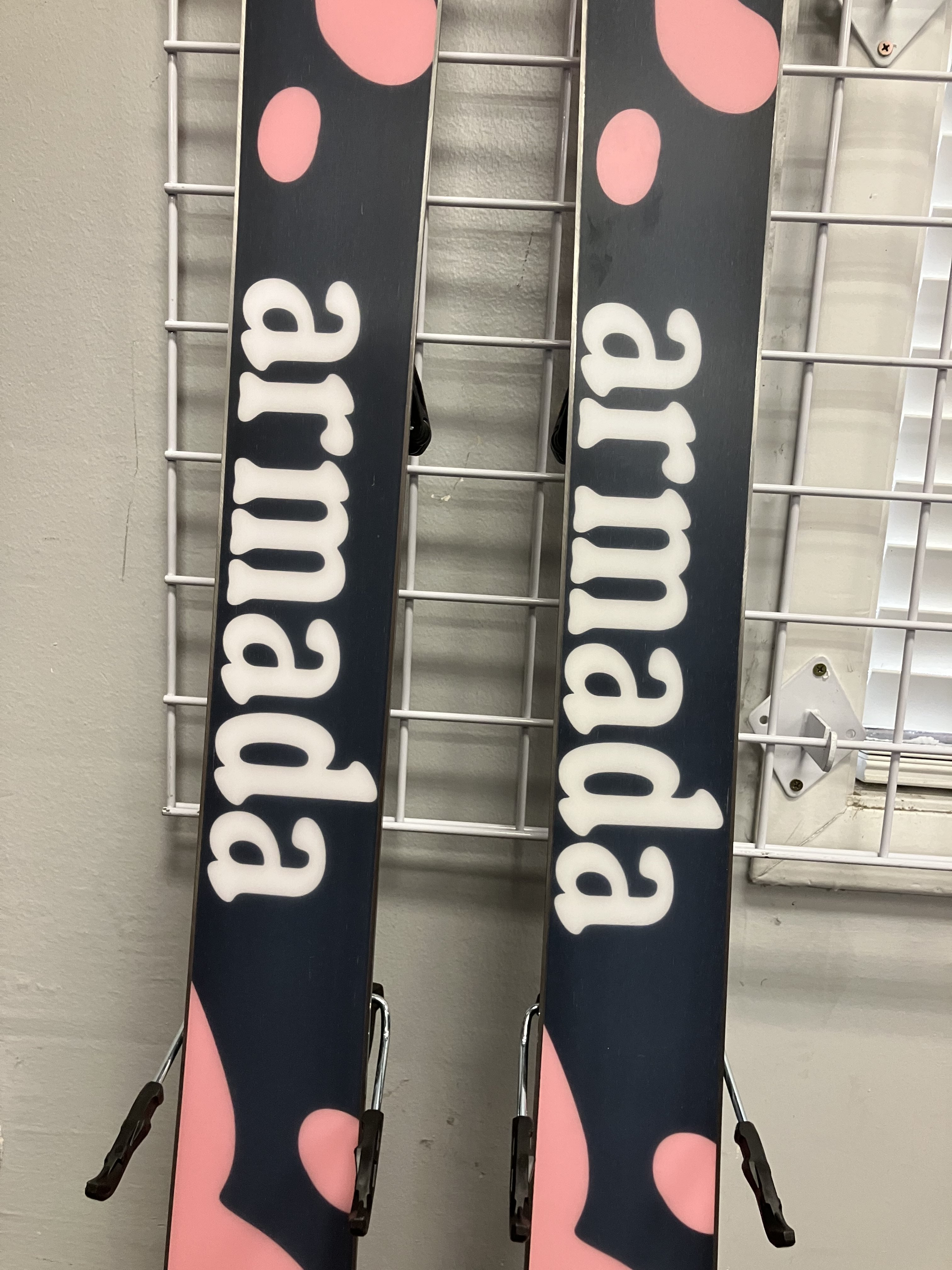 Armada ARW 88 156cm Skis w/ ATOMIC NR Strive 11 GW Demo Binding- Lightly Used 2026