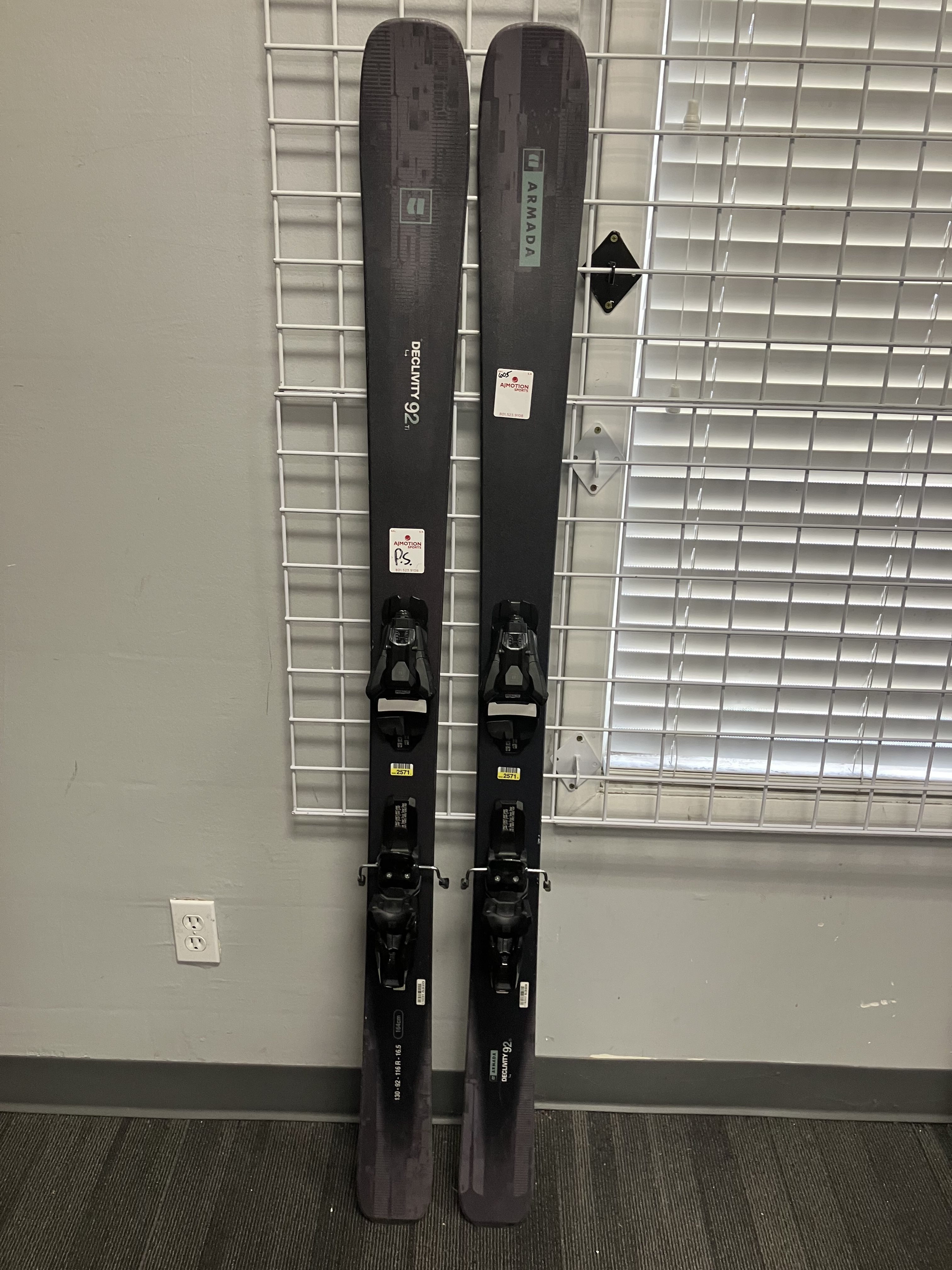 Used Armada Declivity 92 Ti 164cm Skis w/ Armada Strive 11 Demo Bindings