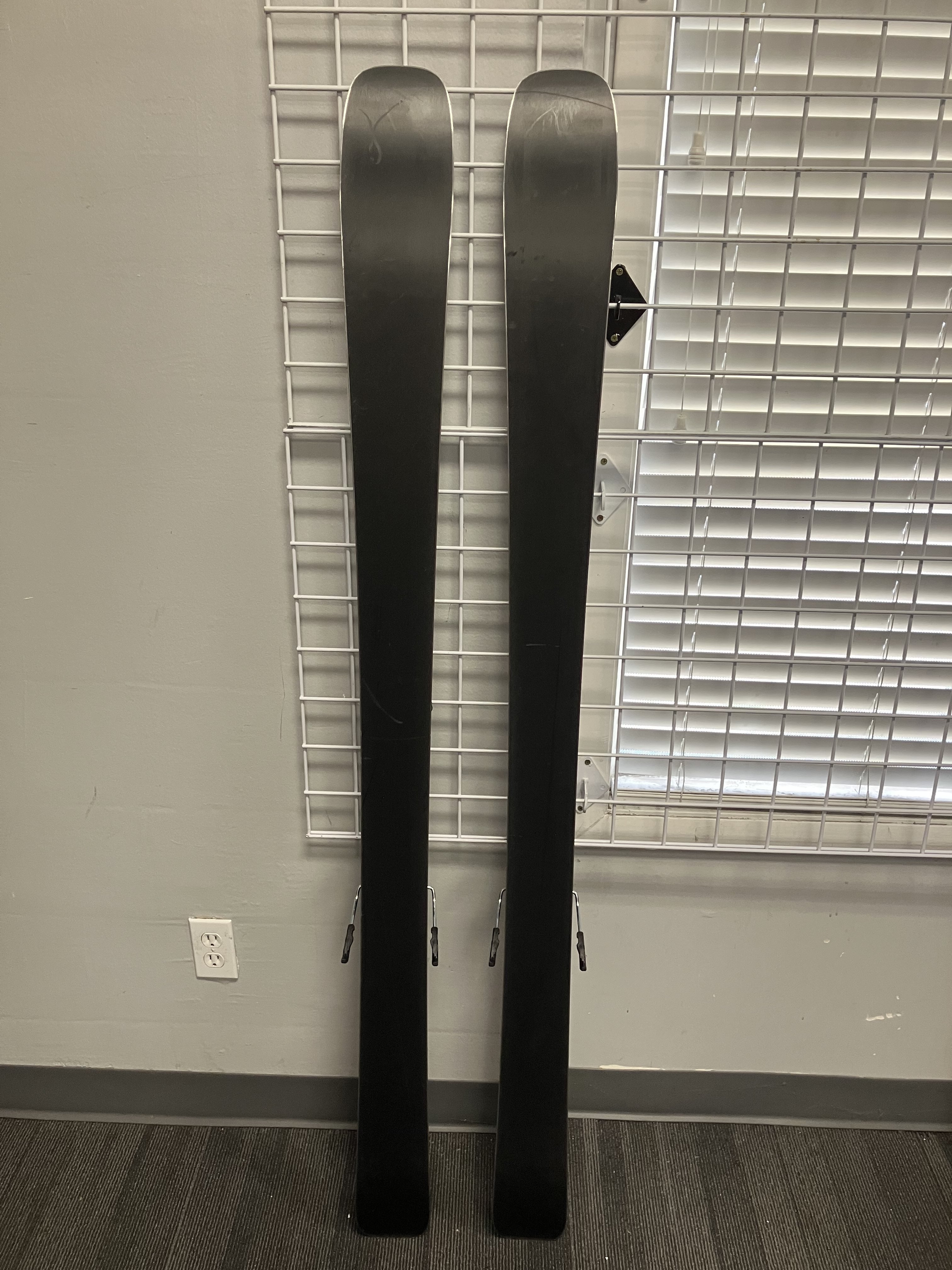 Used Armada Declivity 92 Ti 164cm Skis w/ Armada Strive 11 Demo Bindings