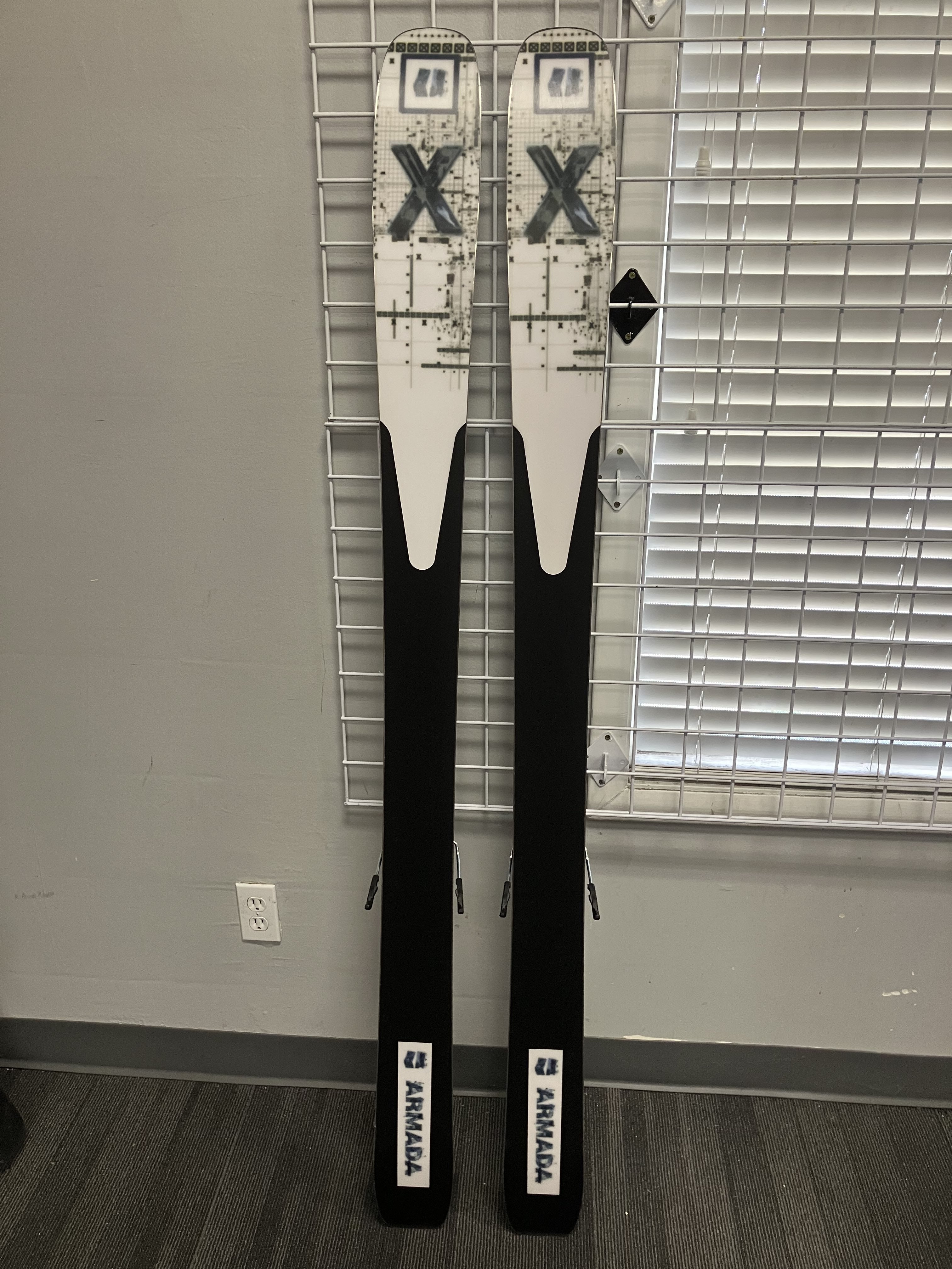 Armada Declivity X 102 172cm Skis w/Atomic Strive 11 GW Demo Bindings-Lightly Used 2026