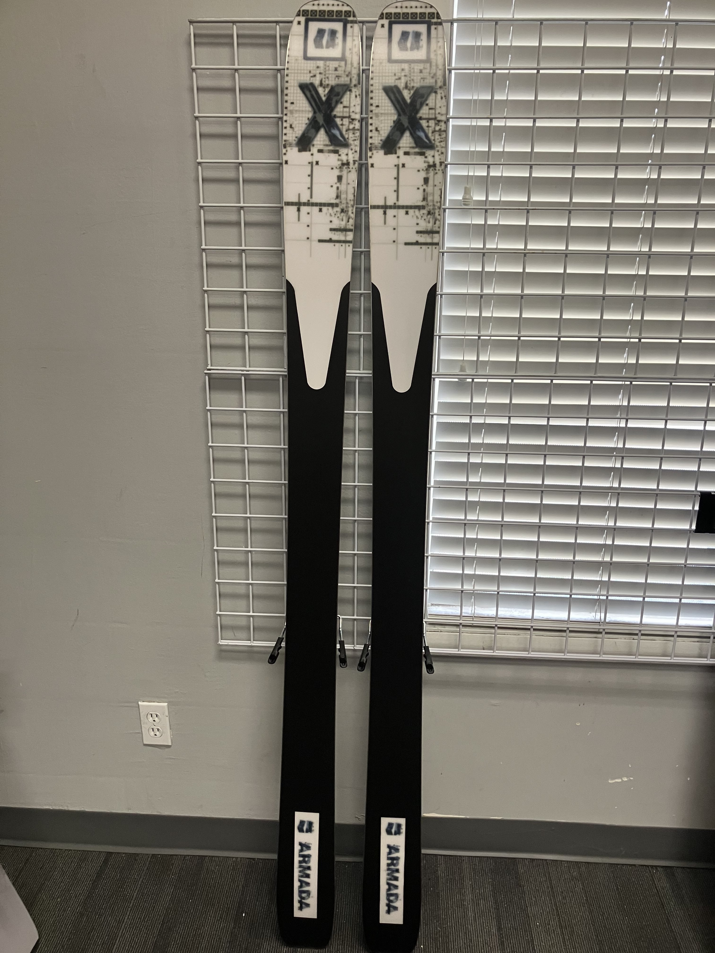 Armada Declivity X 102 188cm w/Atomic Strive 11 GW Bindings-Lightly Used 2026