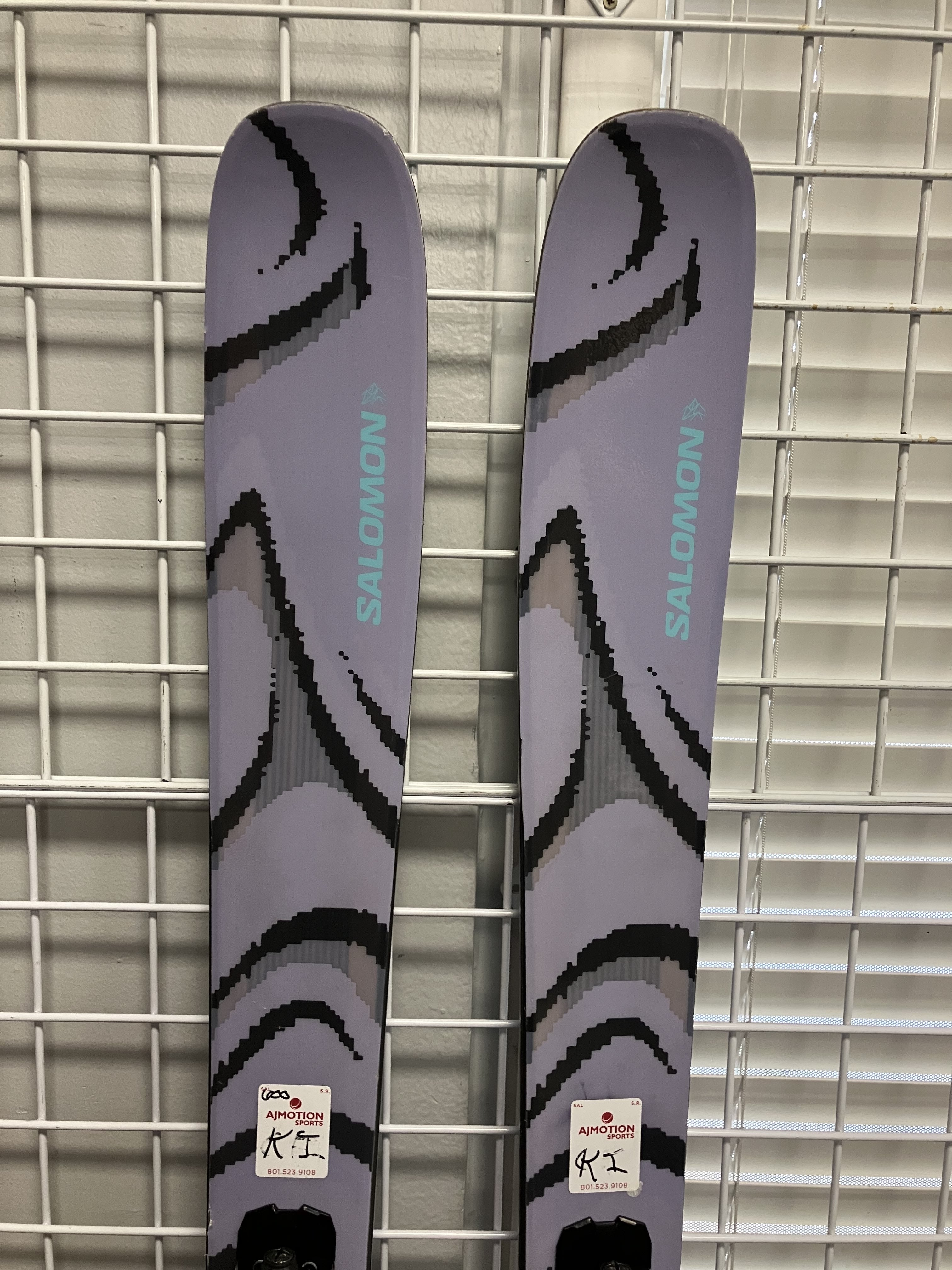 Salomon QST 100 164cm Skis w/ SALOMON NR Strive 11 GW SAL Demo Binding - Lightly Used (2026)